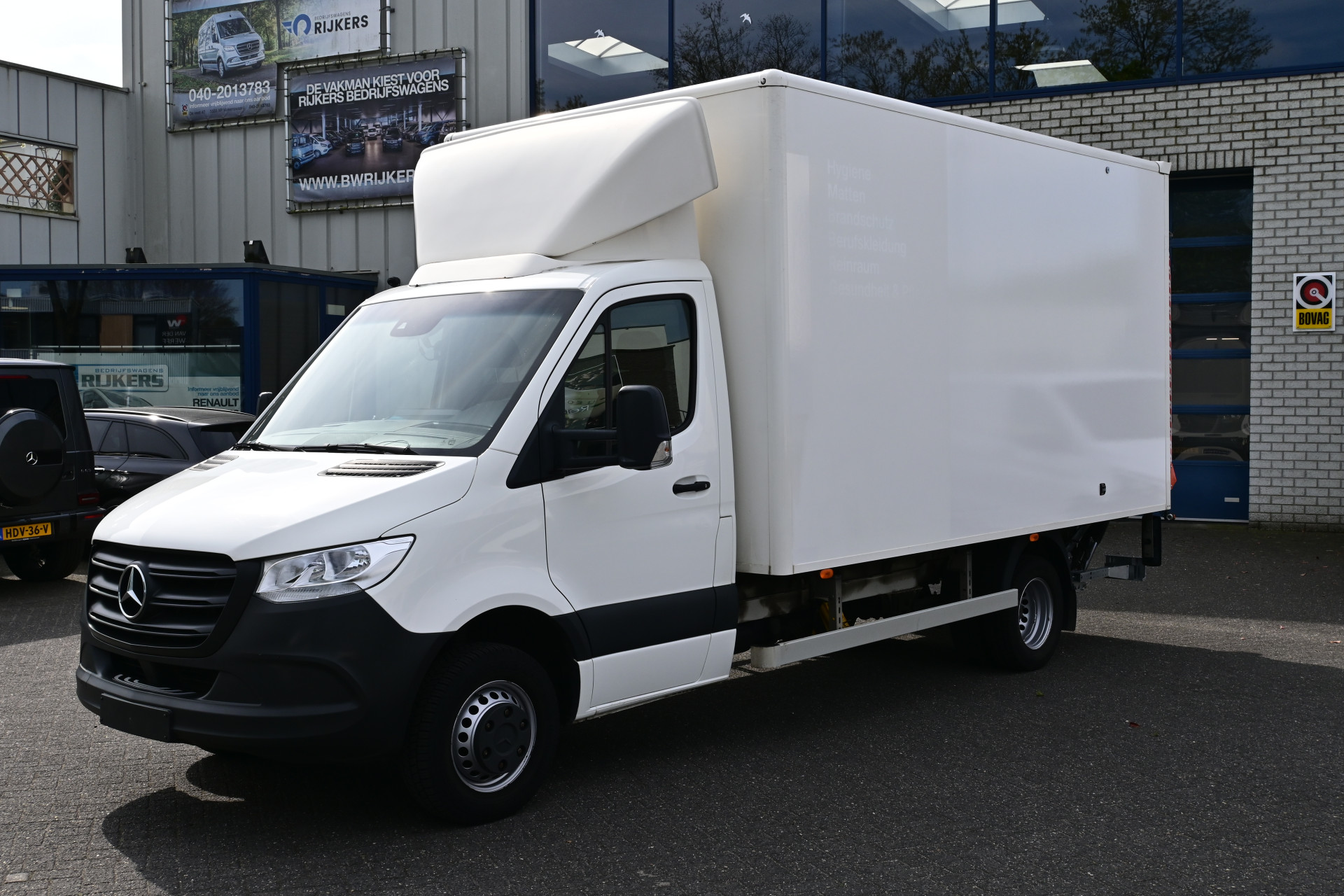 Mercedes-Benz Sprinter 514 CDI Bakwagen met NIEUWE laadklep MBUX, Geveerde stoel, Stoelverwarming Nieuwe Laadklep 1000kg 180cm Plateau