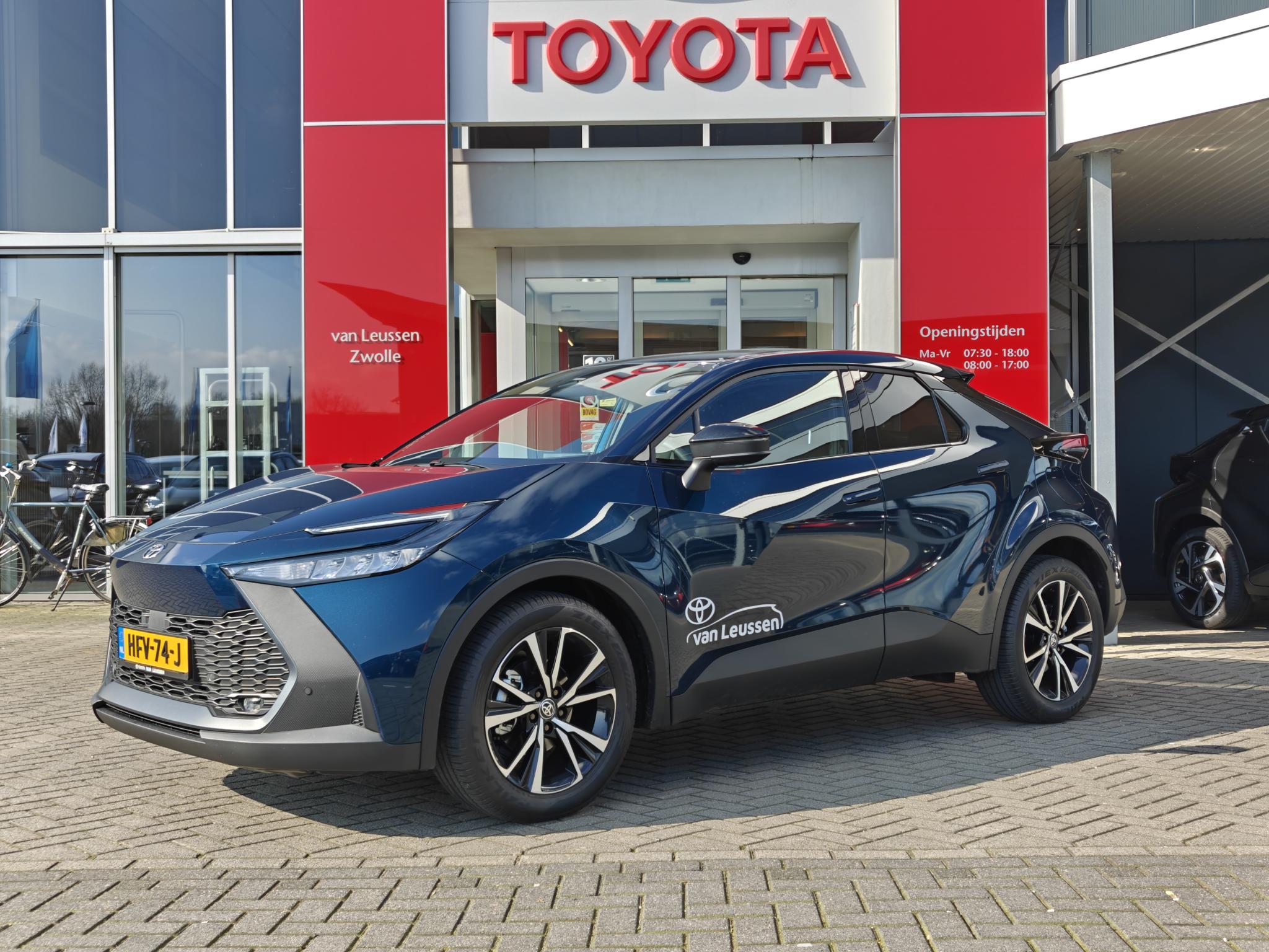 Toyota C-HR Hybrid 140 Dynamic NIEUW DIRECT LEVERBAAR NAVI CLIMA PARK-SENSOREN 18' LM-VELGEN CAMERA KEYLESS AD-CRUISE DODEHOEKDETECTIE