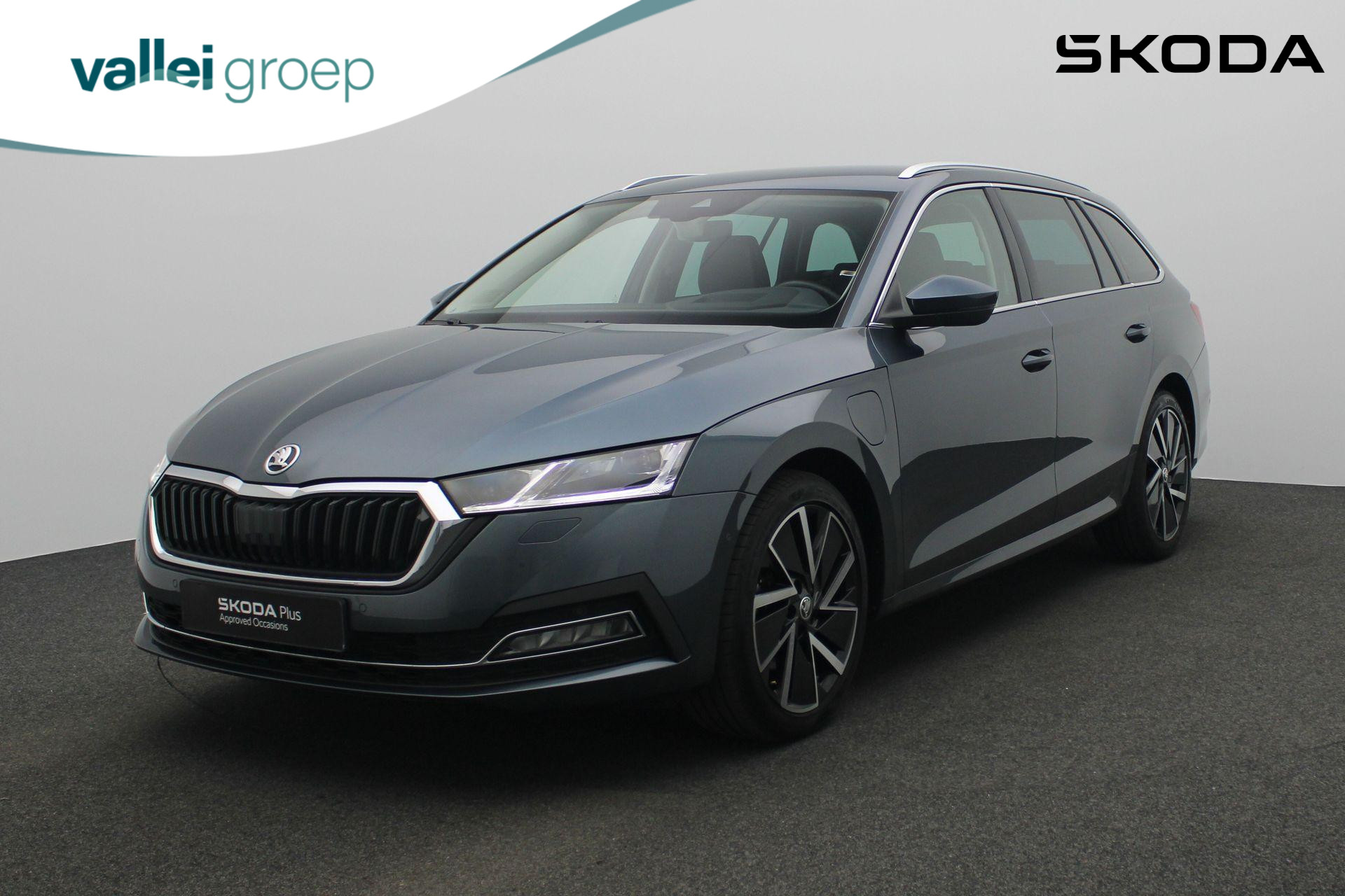 Škoda Octavia Combi 1.4 TSI 204 pk DSG iV PHEV Business Edition Plus | Matrix LED | Geheugenstoelen | Head-up display | Stoel-/achterbankverwarming | Leder/stof
