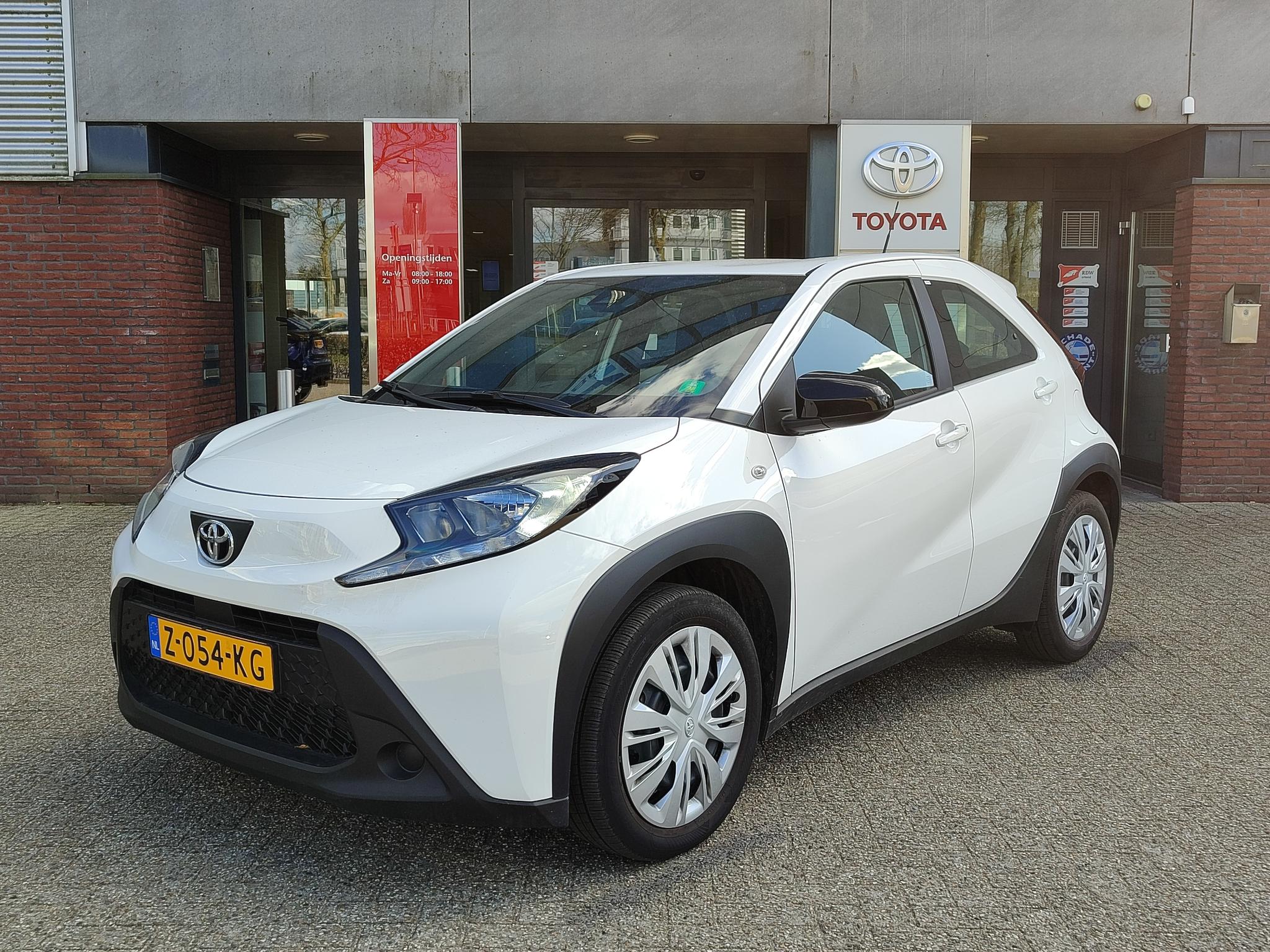 Toyota Aygo X PLAY 5-DEURS APPLE/ANDROID AD-CRUISE AIRCO CAMERA BLUETOOTH NL-AUTO