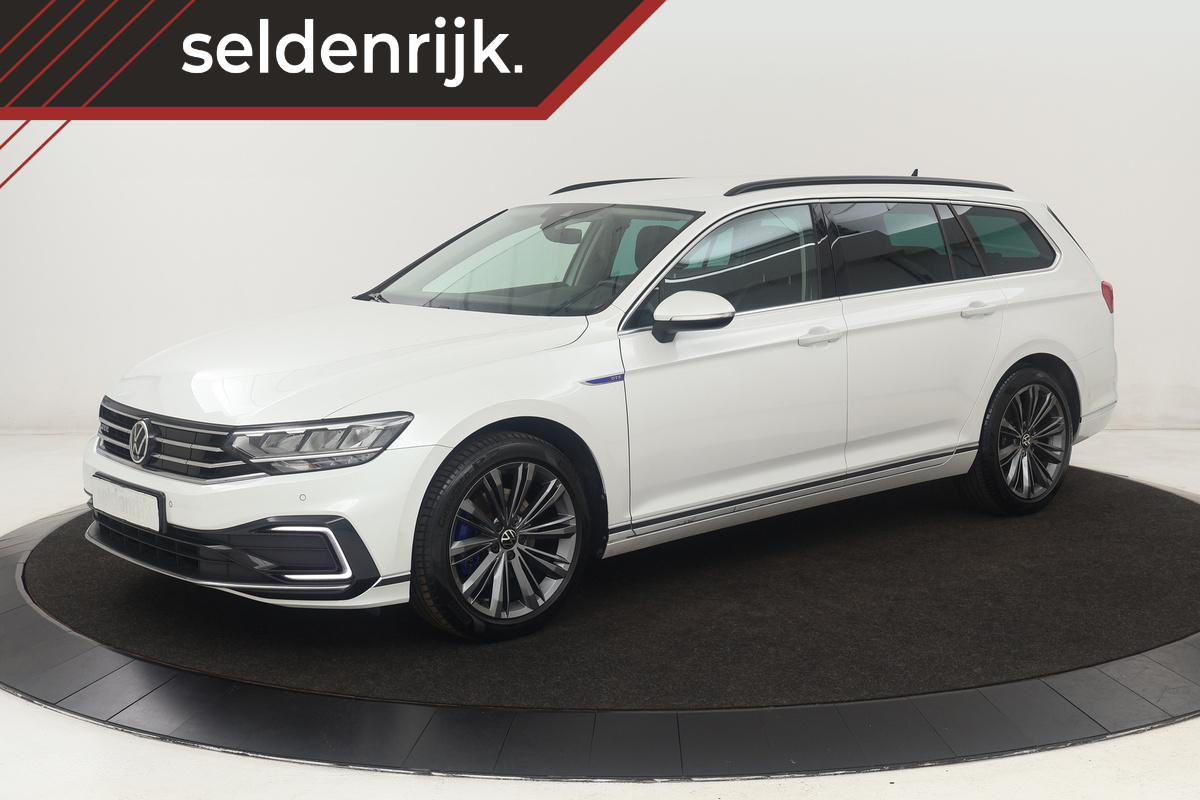 Volkswagen Passat 1.4 TSI PHEV GTE | Head-Up | Stoelverwarming | Camera | Adaptive cruise | Massage | Side Assist | Carplay | Matrix LED | Achterbankverwarming | Navigatie
