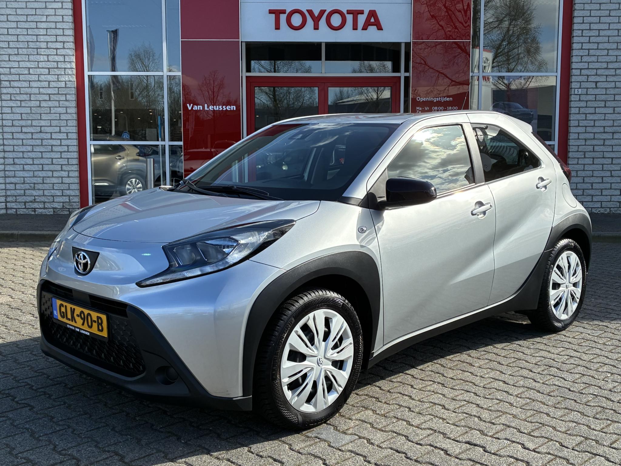 Toyota Aygo X PLAY ALL SEASON AD-CRUISE AIRCO APPLE/ANDROID CAMERA BLUETOOTH EL-RAMEN/SPIEGELS