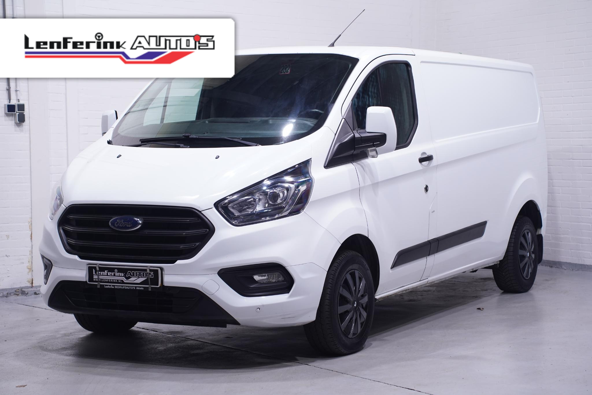 Ford Transit Custom 2.0 TDCi 105 pk L2H1 Airco, Trekhaak 2.800 kg Cruise Control, Laadruimte Pakket, PDC V+A, 3-Zits