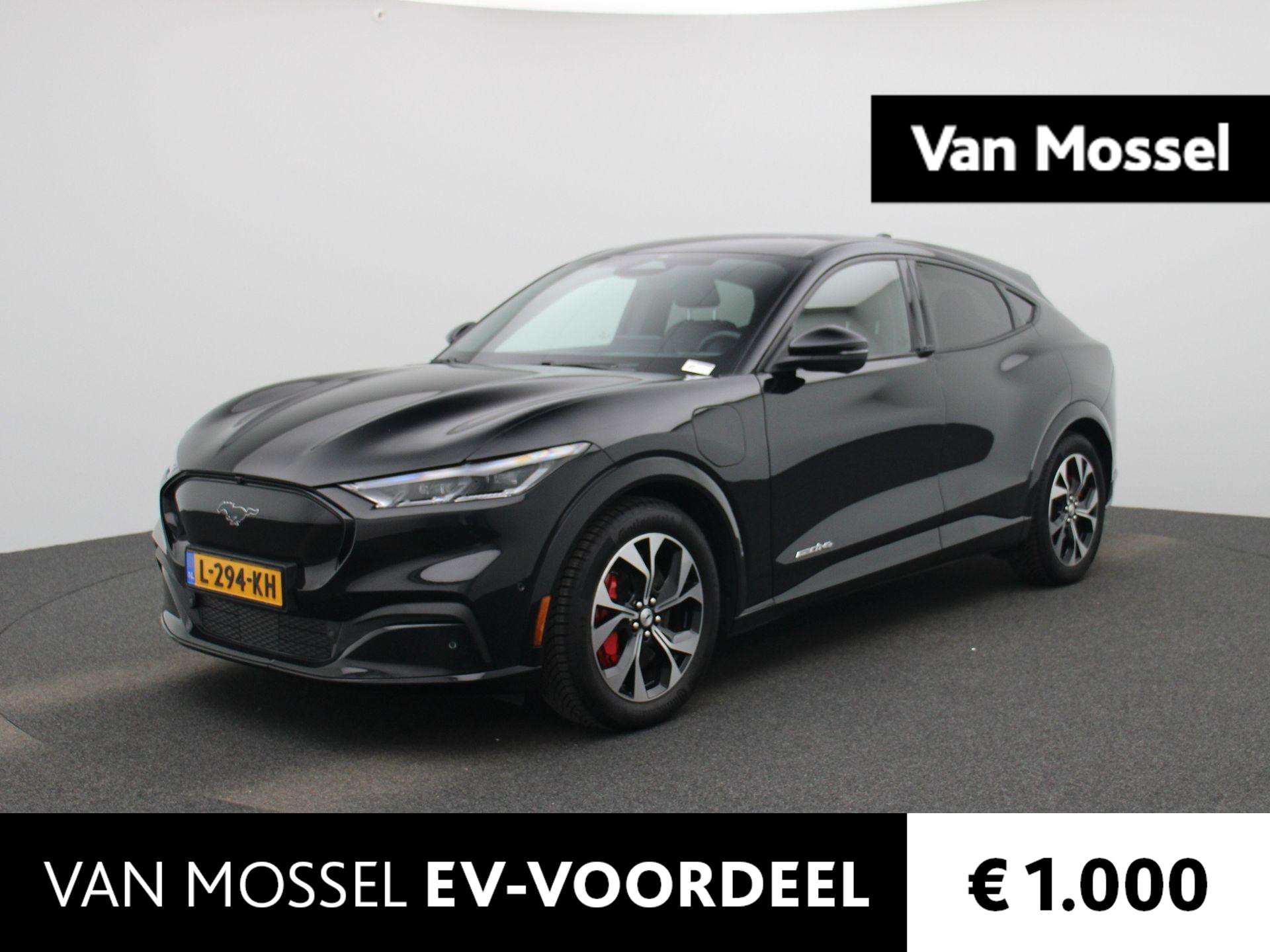 Ford Mustang Mach-E AWD 75 kWh | Achteruitrijcamera | Parkeersensoren | Stoelverwarming | Stuurverwarming |