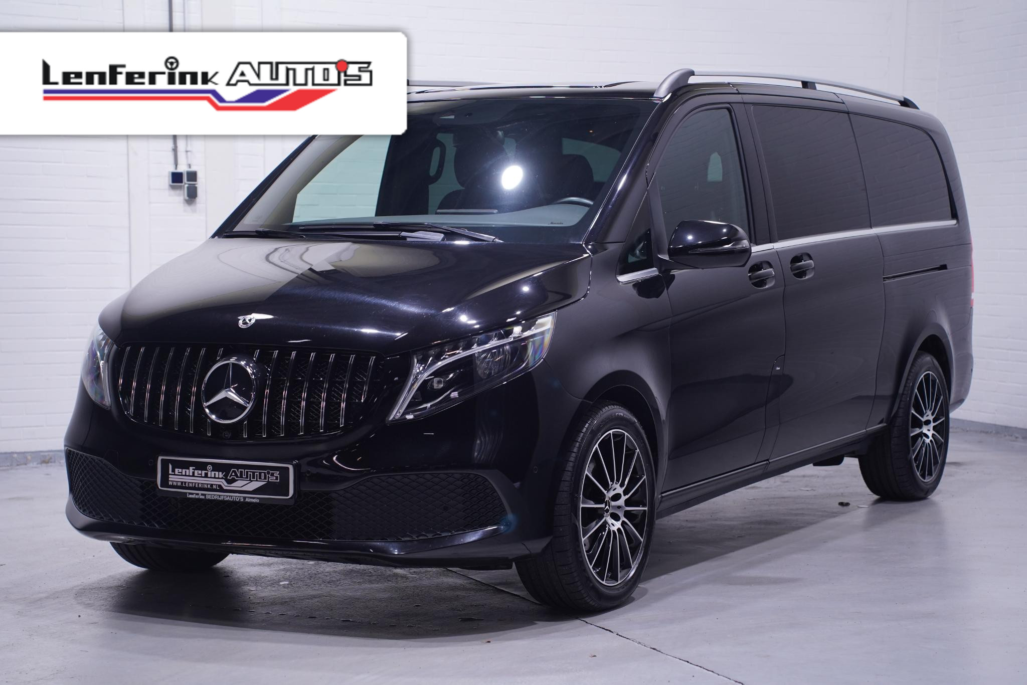 Mercedes-Benz V-Klasse 300d Extra Lang DC Avantgarde AMG Grille, 19" LMV Leder Zwart, LED Koplampen, 2x Elek. Schuifdeur, Navi, Camera, 5-Zits