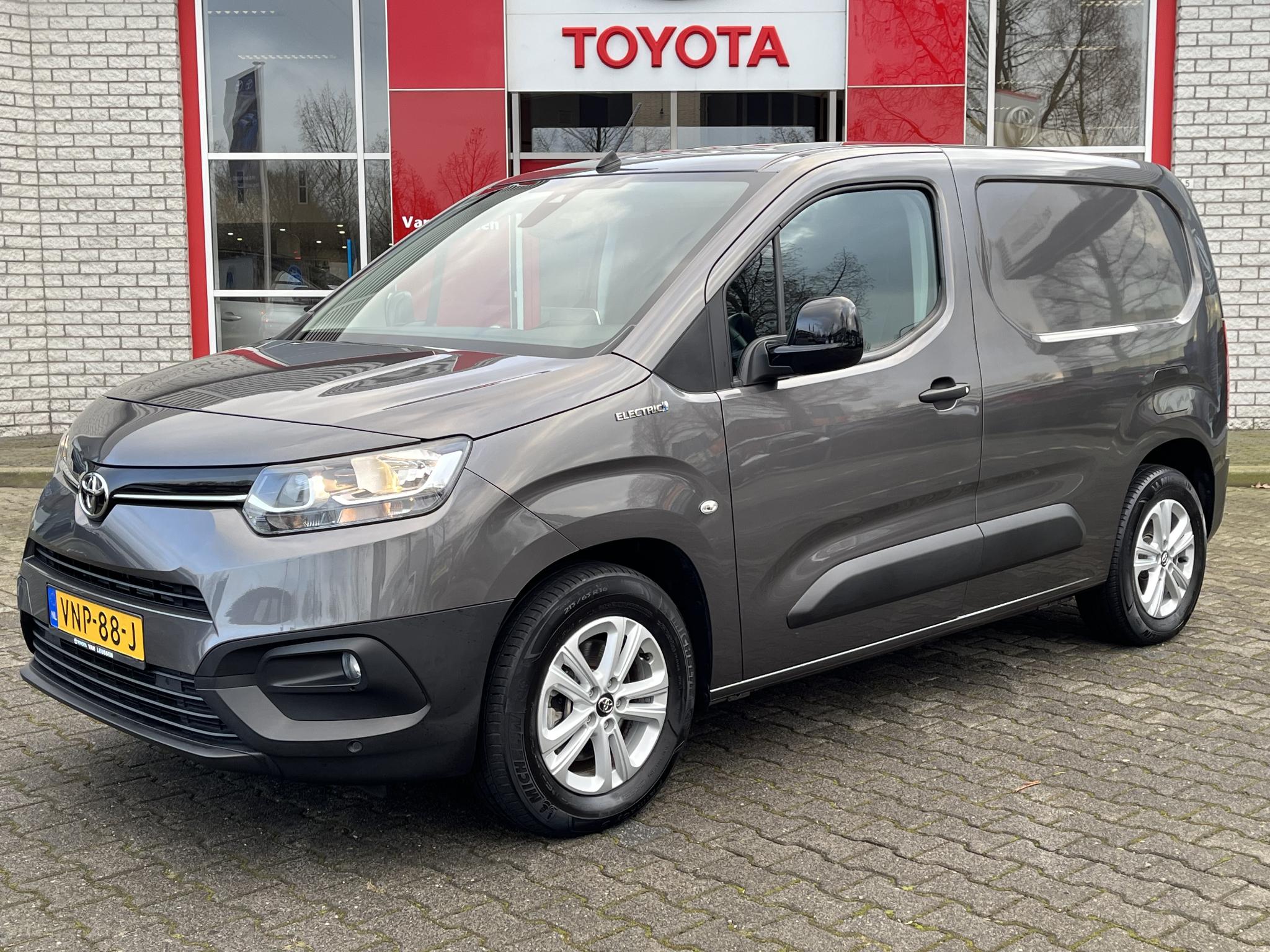 Toyota ProAce CITY FIRST EDITON 50KWH ELECTRIC NL-AUTO 1E-EIG APPLE/ANDROID LEDER CAMERA PARK-SENSOREN CRUISE 16'' LM-VELGEN TREKHAAK NAVI AIRCO