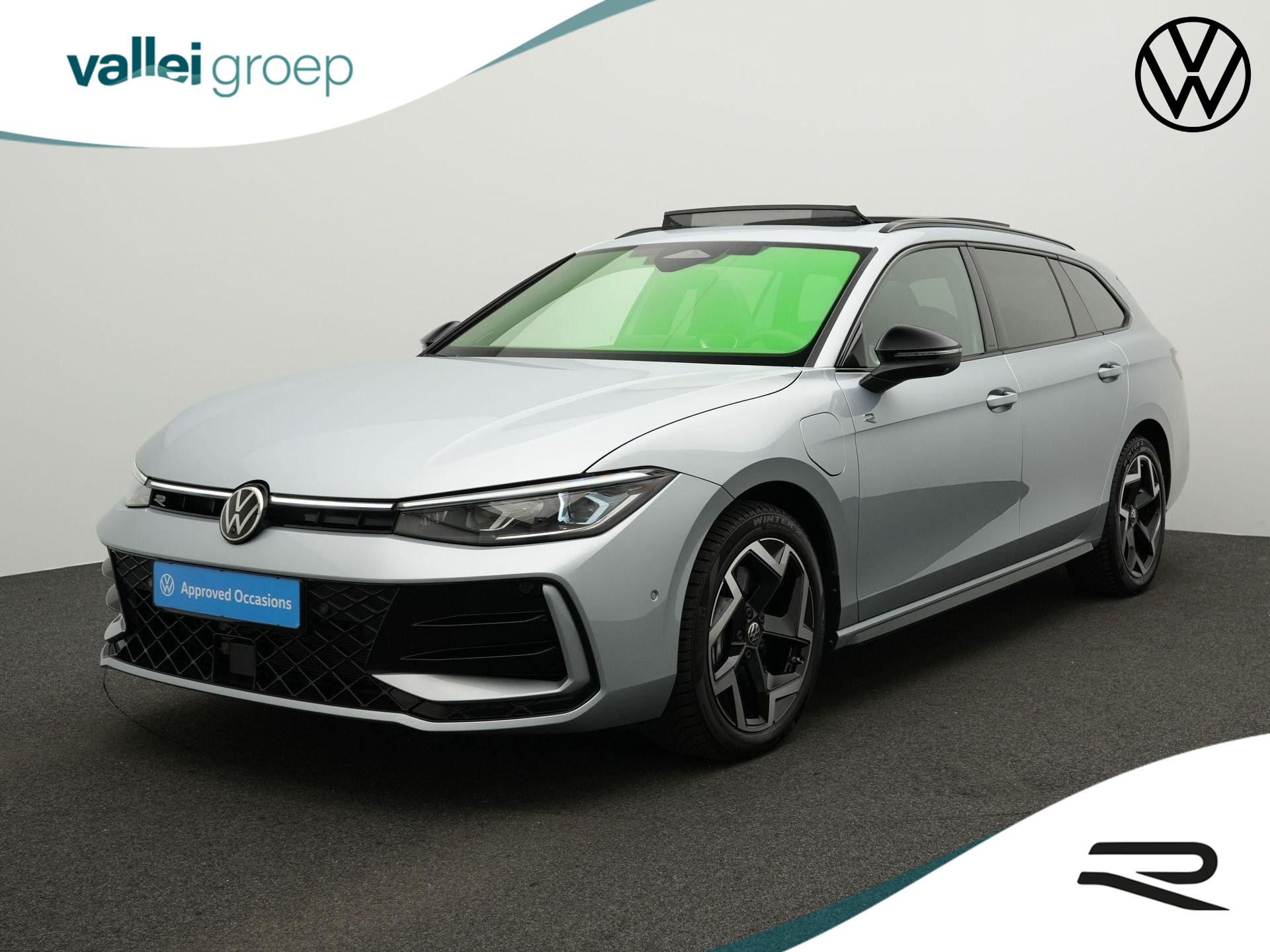 Volkswagen Passat Variant 1.5 272 pk DSG eHybrid R-Line Edition | Panoramadak | Trekhaak | IQ Light | Rondomzicht camera | Head-up display | Adaptief onderstel | Stoel-/achterbankverwarming