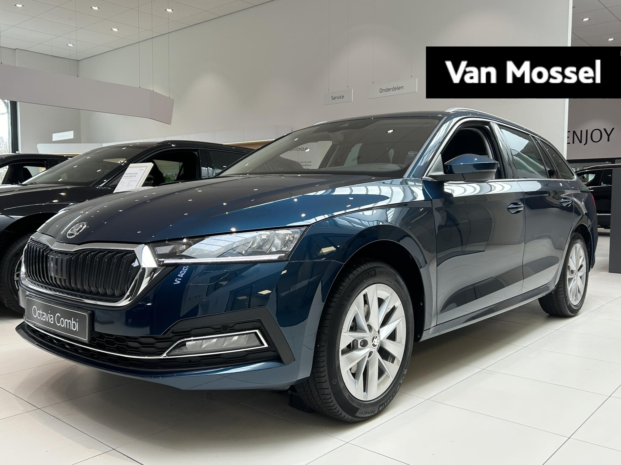 Škoda Octavia Combi 1.0 e-TSI Business Edition Plus 110 PK | Automaat | LED Koplampen | Navigatie | Trekhaak | Climate Control | Cruise Control | Apple Carplay/Android Auto | Elektrische achterklep | Stoelverwarming | Privacy Glass | Parkeersensoren | Lichtmetalen velgen | € 4.016,- Actiekorting! | Direct leverbaar! |