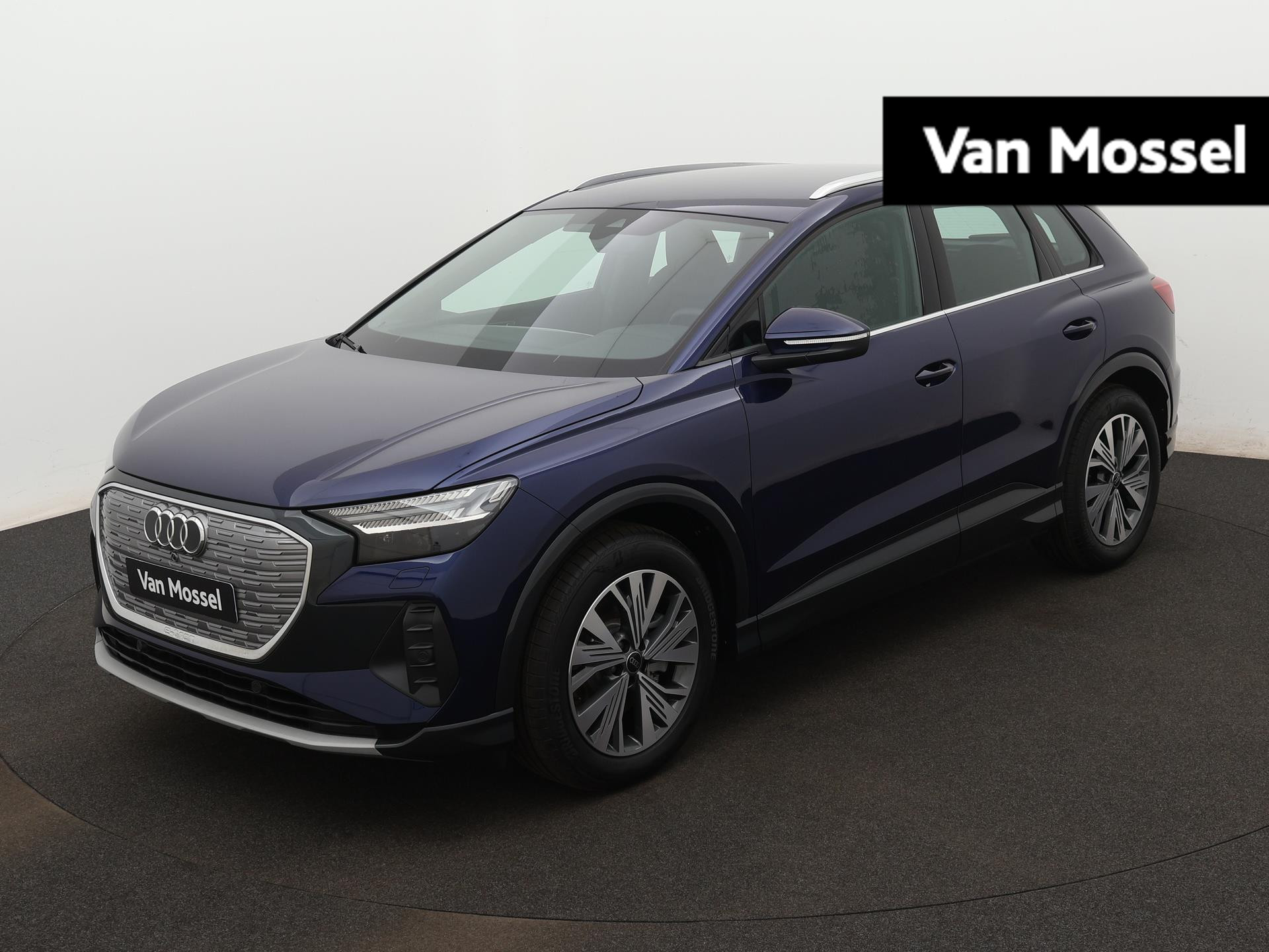 Audi Q4 e-tron 40 Advanced edition 82 kWh | Smartphone pakket | CarPlay | Android Auto | Matrix-ledkoplampen | 19 inch lichtmetalen velgen | Voorbereiding voor trekhaak | Audi soundsystem | Lichtpakket ambient lighting | Sportstoelen | Parkeerhulp achter