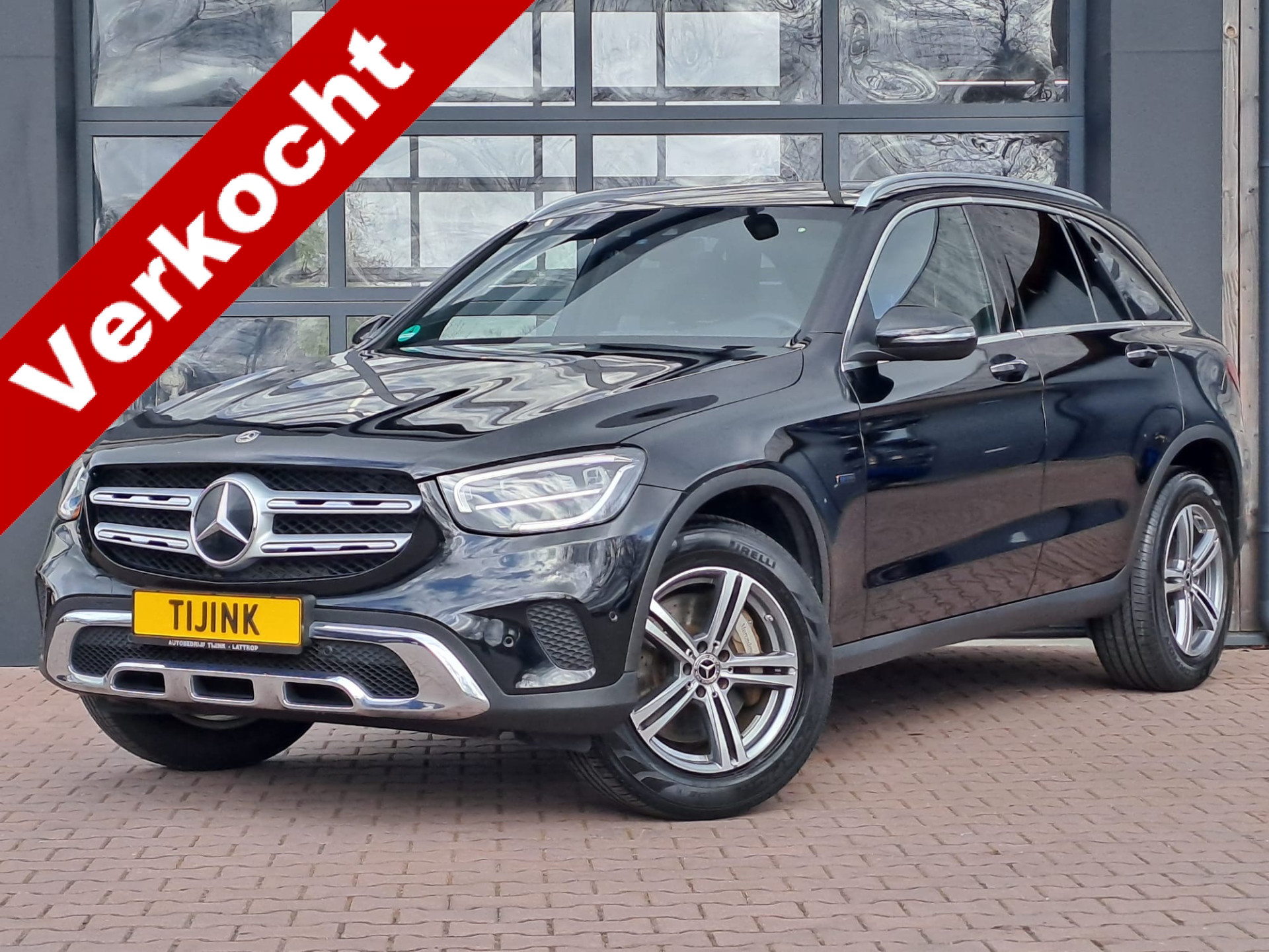 Mercedes-Benz GLC 300e 4MATIC Business Solution Luxury | Pano | Trekhaak | Leder | Stoelverwarming | Camera | Keyless |