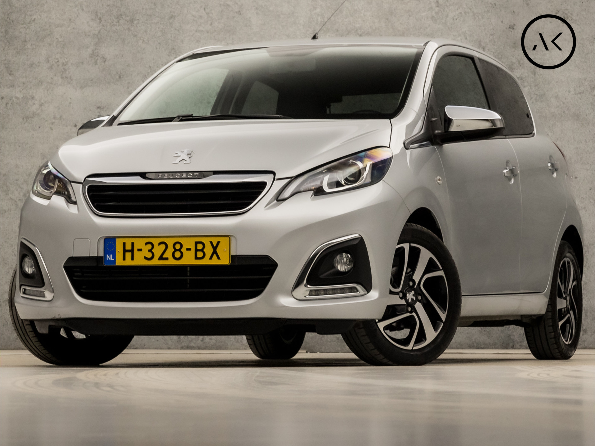 Peugeot 108 1.0 e-VTi Sport (APPLE CARPLAY, CAMERA, GETINT GLAS, LM VELGEN, SPORTSTOELEN, CRUISE, ELEK RAMEN, NIEUWSTAAT)