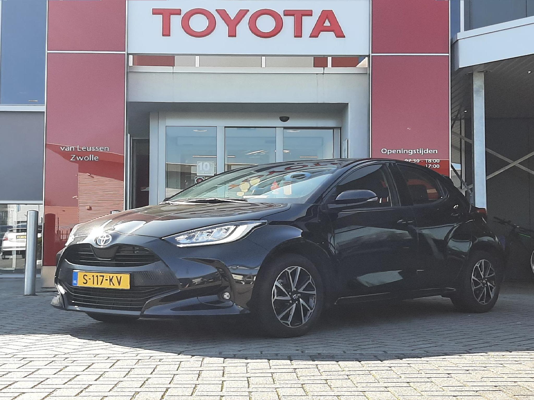 Toyota Yaris 1.5 HYBRID DYNAMIC 16"LM-VELGEN CAMERA AD-CRUISE LED-PAKKET APPLE/ANDROID NL-AUTO