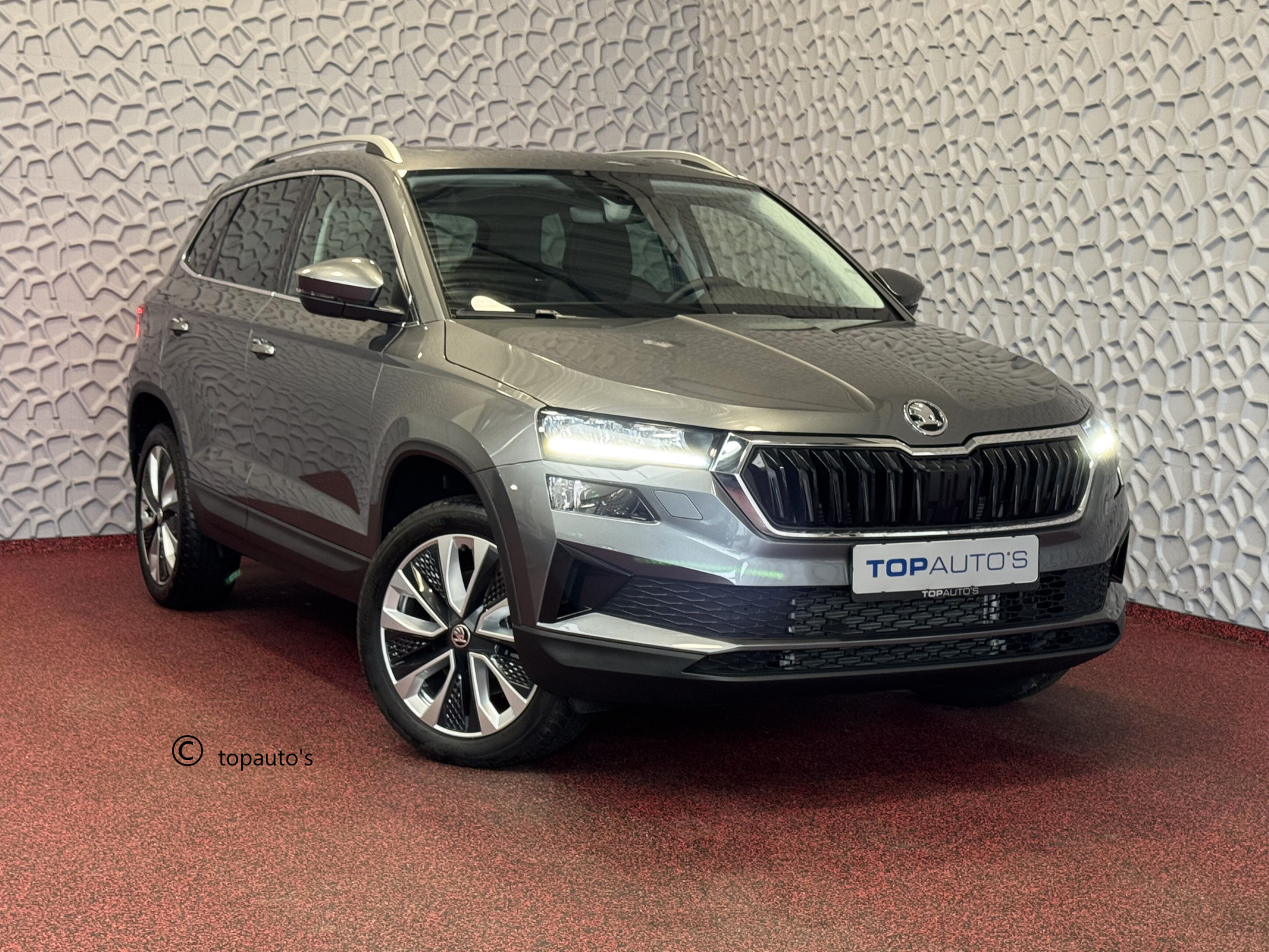 Škoda Karoq 1.5 TSI 150PK BUSINESS LED PANORAMA VIR.COCKPIT CARPLAY NAVI ELEK.KLEP STOEL/STUUR VERW. LMV 04/2024