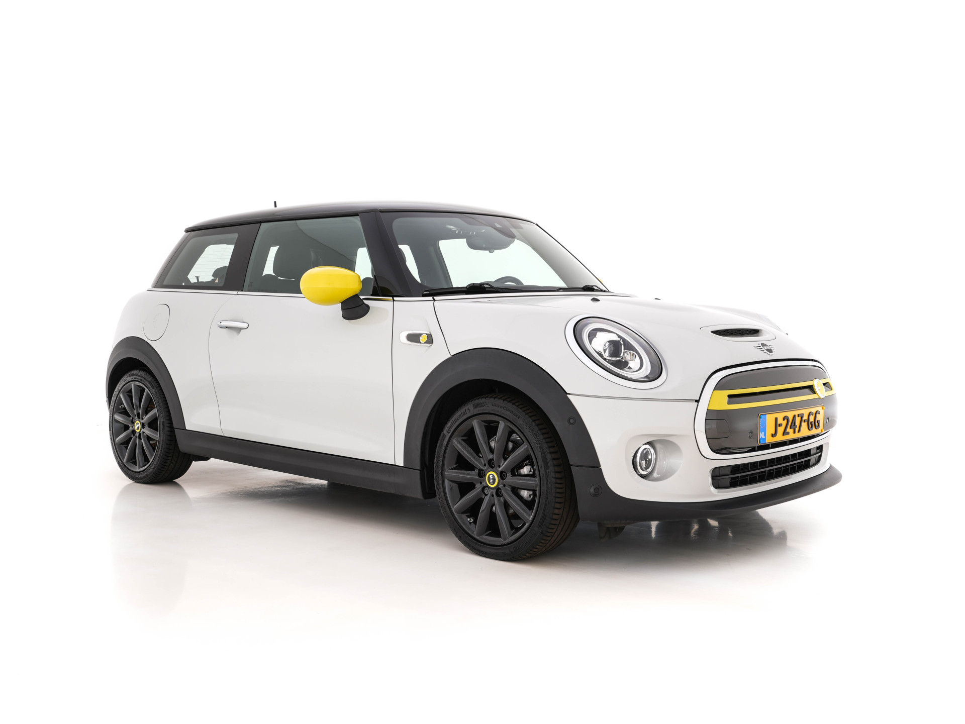 MINI Electric Mini Charged 33 kWh [ 3-Fase ] (INCL-BTW) *HEAD-UP | HARMAN/KARDON-AUDIO | LEATHER-ALCANTARA | MATRIX-LED | CAMERA | KEYLESS | NAVI-FULLMAP | DAB+ | ECC | HEATED-SPORT-SEATS | DIGI-COCKPIT | PDC | CRUISE | 17"ALU*