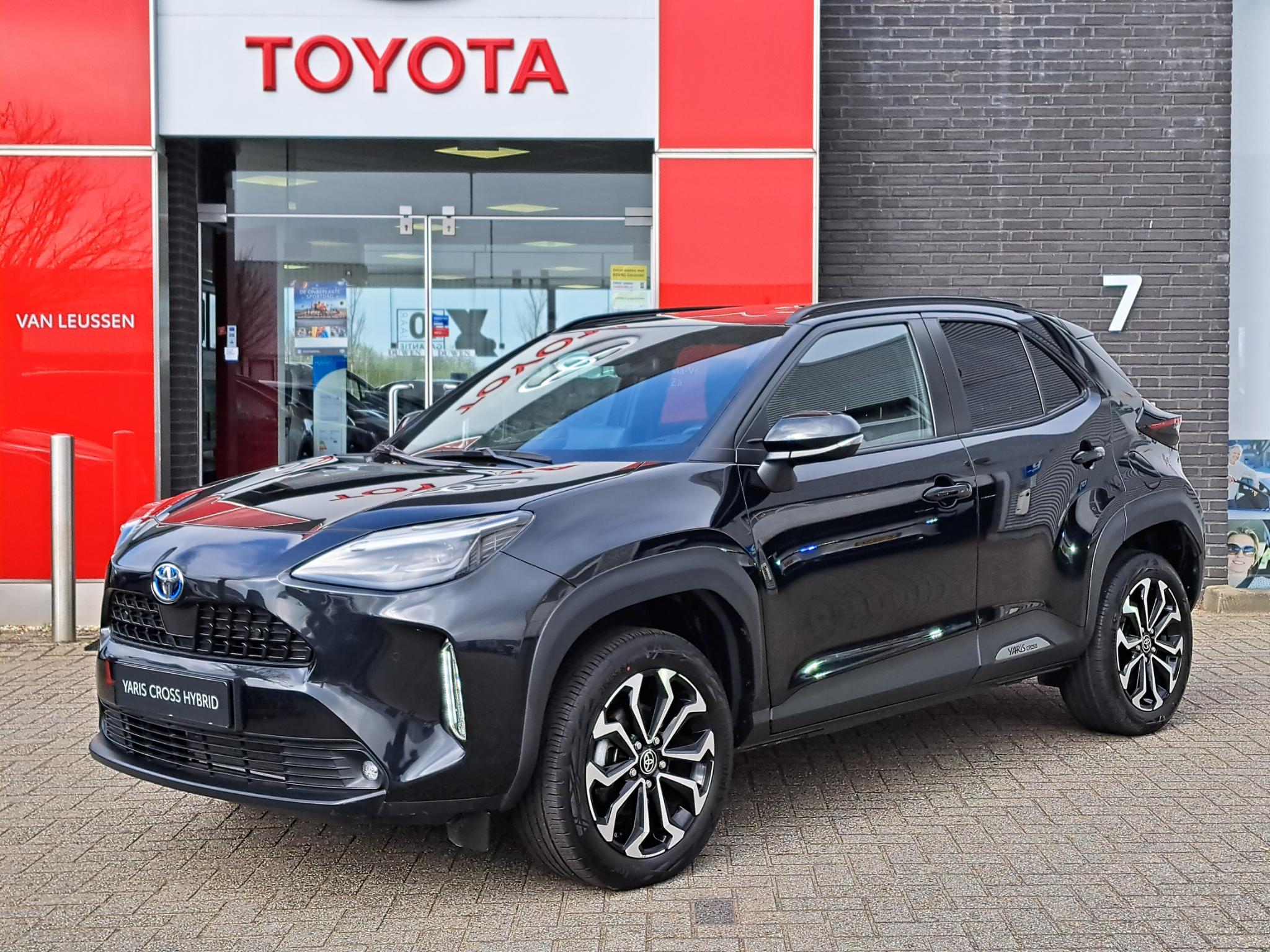 Toyota Yaris Cross 1.5 HYBRID DYNAMIC APPLE/ANDROID STOELVERW. NAVI P-SENSOREN PARKEERCAMERA LM-VELGEN