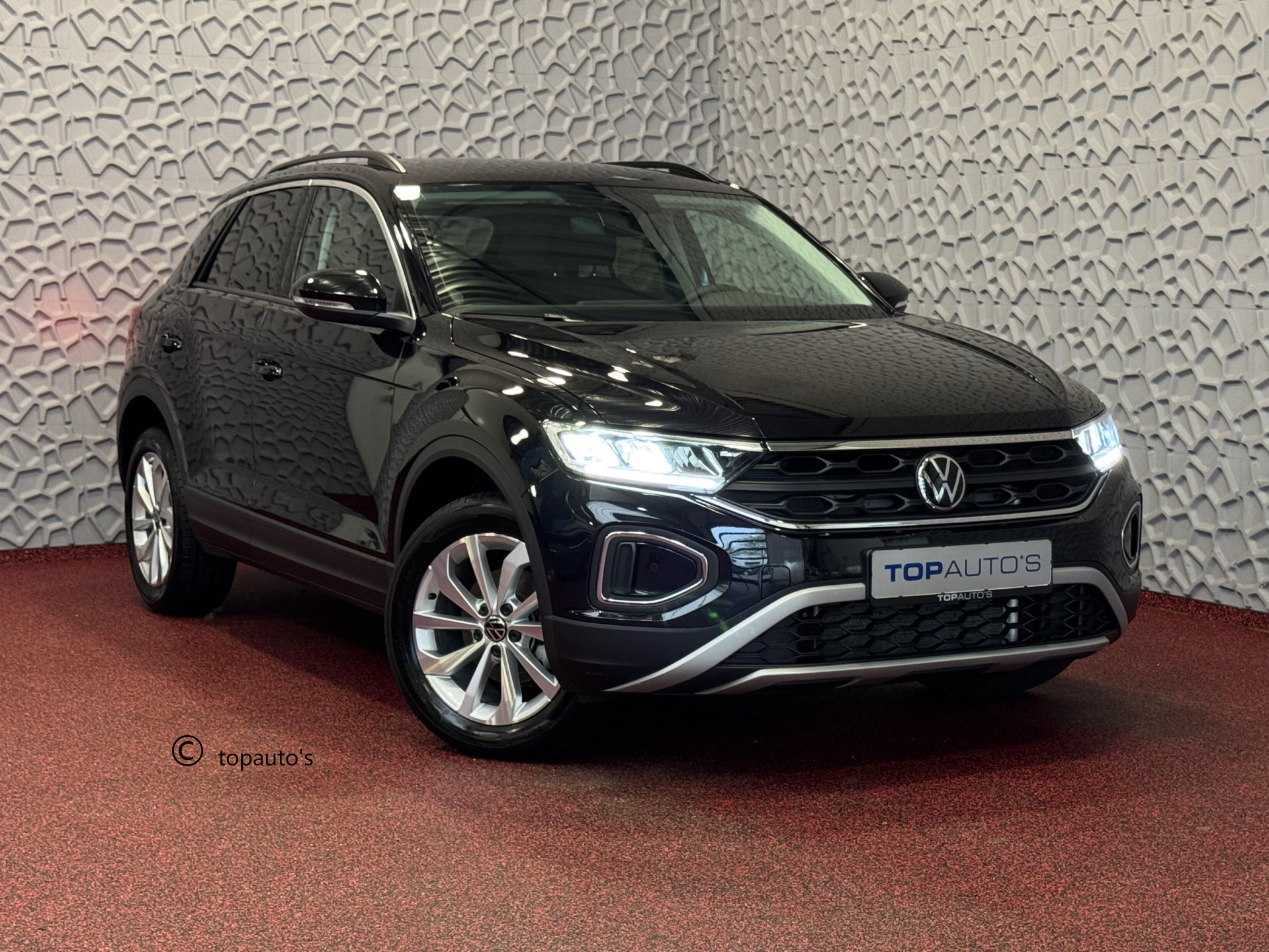 Volkswagen T-Roc 1.5 TSI 150PK EVO ADAP.CRUISE LED VIR.COCKPIT CAMERA STOEL.VERW. 17''LMV KEYLESS 2024 "Volkswagen rijden begint bij Topautos.nl – 75 topmodellen direct op voorraad!"