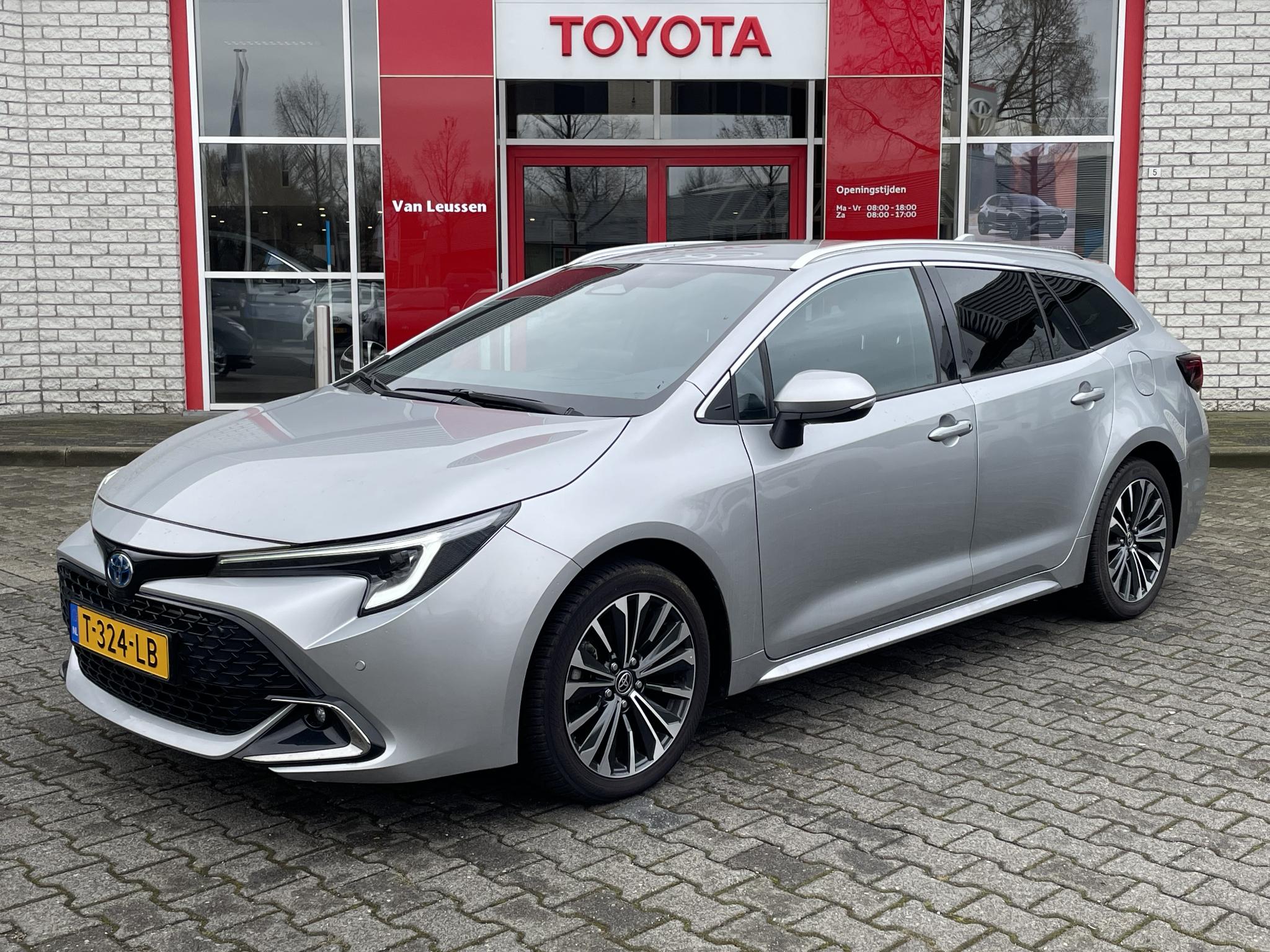 Toyota Corolla Touring Sports 1.8 HYBRID FIRST EDITION STOELVERW APPLE/ADROID EL-ACHTERKLEP KEYLESS NAVI 17" LM-VELGEN ALL-SEASONS