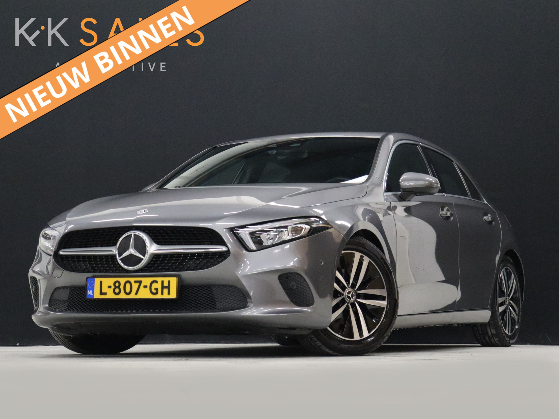 Mercedes-Benz A-Klasse 160 Luxury [SFEERVERLICHTING, VOL LEDER, CAMERA, STOELVERWARMING, PDC V+A, NAVIGATIE, CLIMATE, CRUISE, NIEUWSTAAT]
