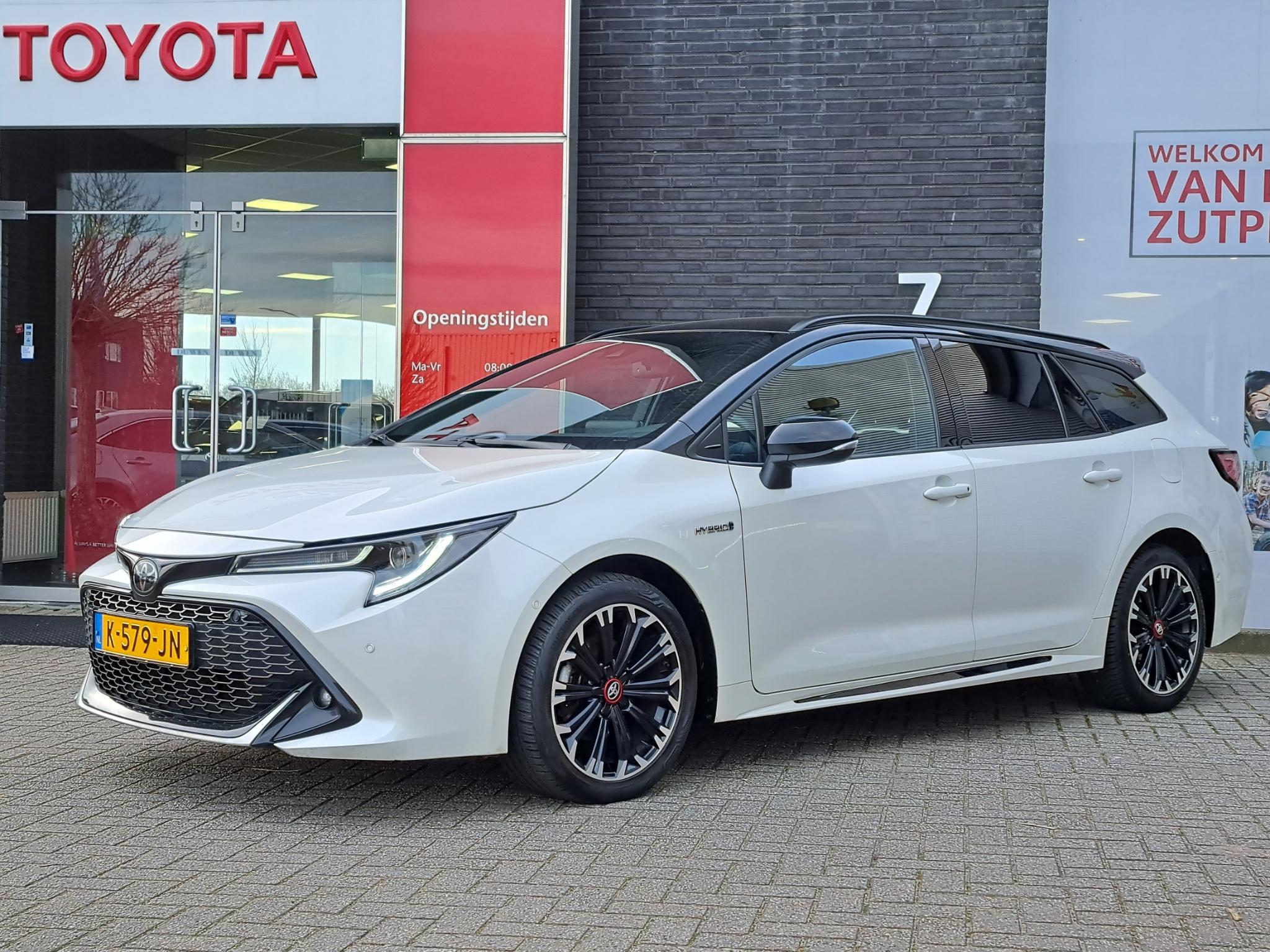 Toyota Corolla Touring Sports 1.8 HYBRID GR-SPORT NAVI HALF-LEDER/STOELVERW. LED-PAKKET PARK-SENSOREN TREKHAAK DRAADLOOS-LADEN-TEL