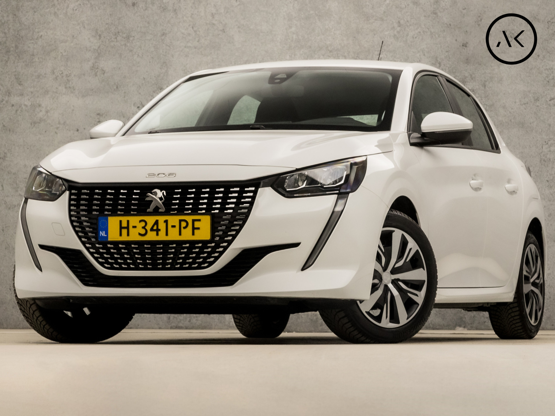 Peugeot 208 1.2 PureTech Sport (APPLE CARPLAY, GROOT NAVI, PARKEERSENSOREN, SPORTSTOELEN, LANE ASSIST, NIEUWE APK, NIEUWSTAAT)