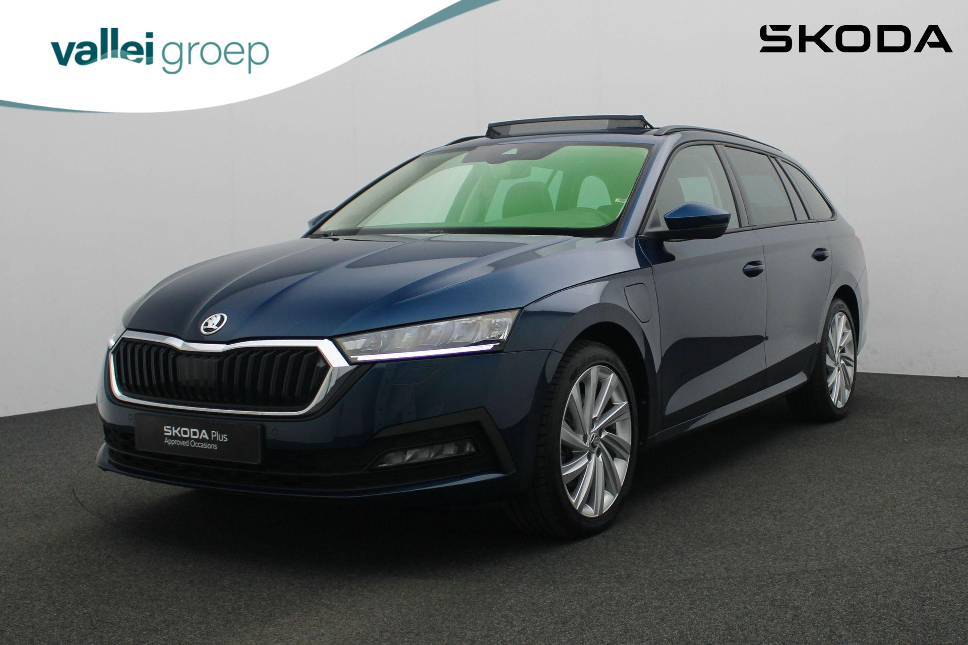Škoda Octavia Combi 1.4 TSI 204 pk DSG iV PHEV Business Edition Plus | Panoramadak | Stuur-/stoelverwarming | Navigatie | Keyless Entry | Parkeersensoren voor/achter