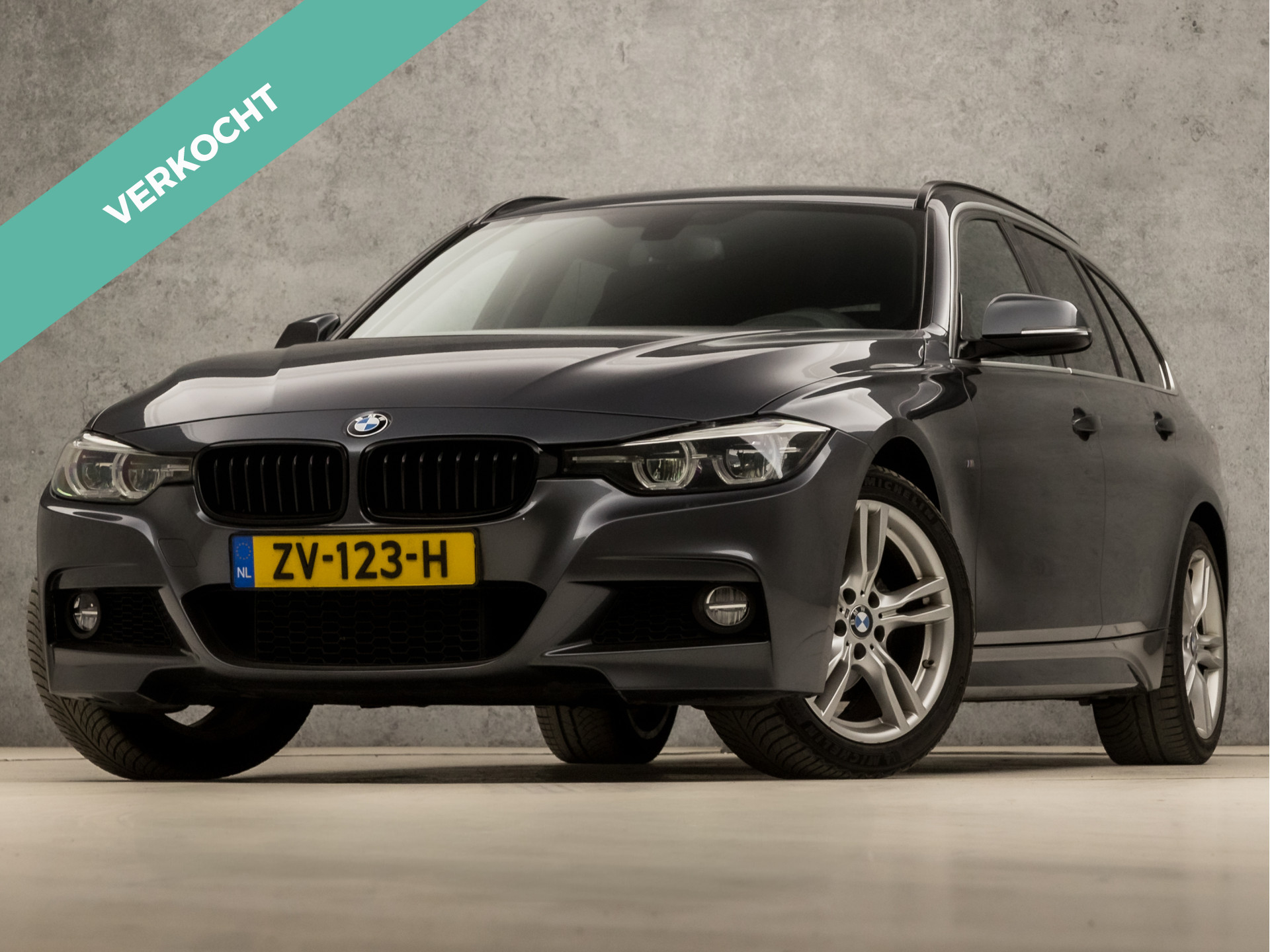BMW 3 Serie Touring 318i M Sport Shadow Automaat (GROOT NAVI, M PAKKET, DEALER ONDERHOUDEN, STOELVERWARMING, LEDEREN SPORTSTOELEN, ELEK ACHTERKLEP, GETINT GLAS, KEYLESS, NIEUWSTAAT)