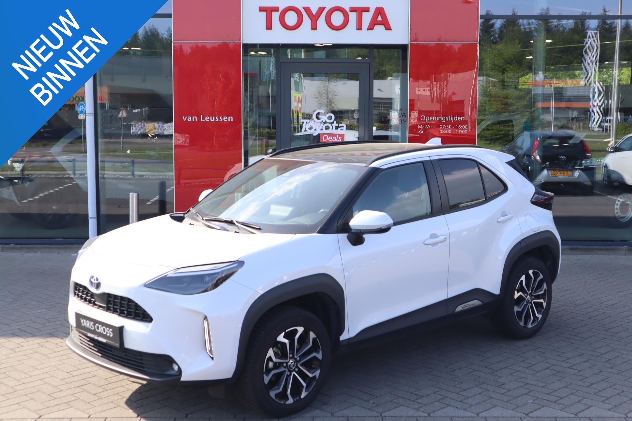 Toyota Yaris Cross 1.5 HYBRID 115 DYNAMIC APPLE/ANDROID PANODAK KEYLESS ELEK. ACHTERKLEP.  STOEL/STUUR VERWARM. HEAD-UP