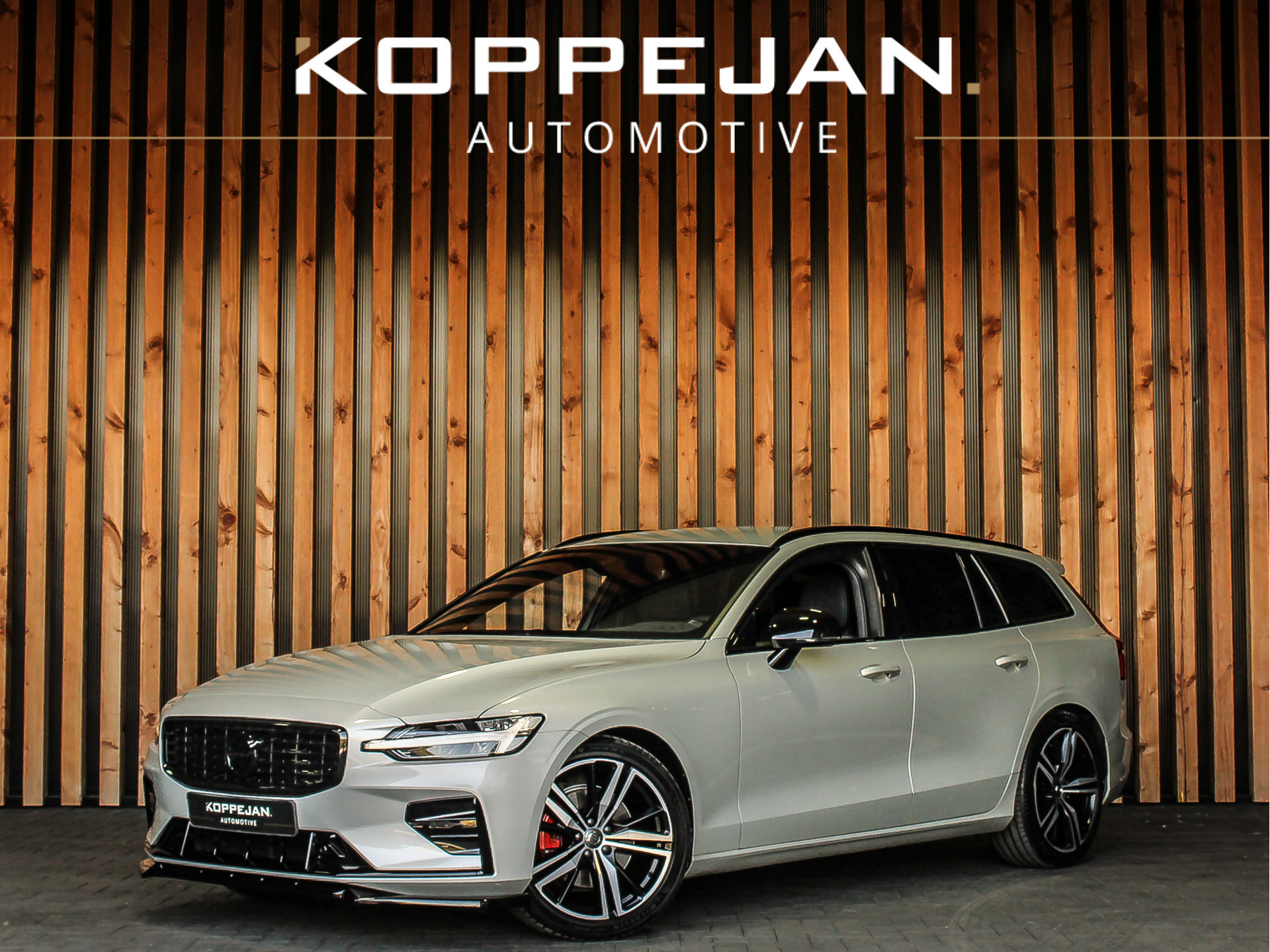 Volvo V60 2.0 T4 190PK Automaat R-Design | POLESTAR ENGINEERED | ELECTRISCHE STOELEN | STOELVERWARMING | NAVI | MEMORY |