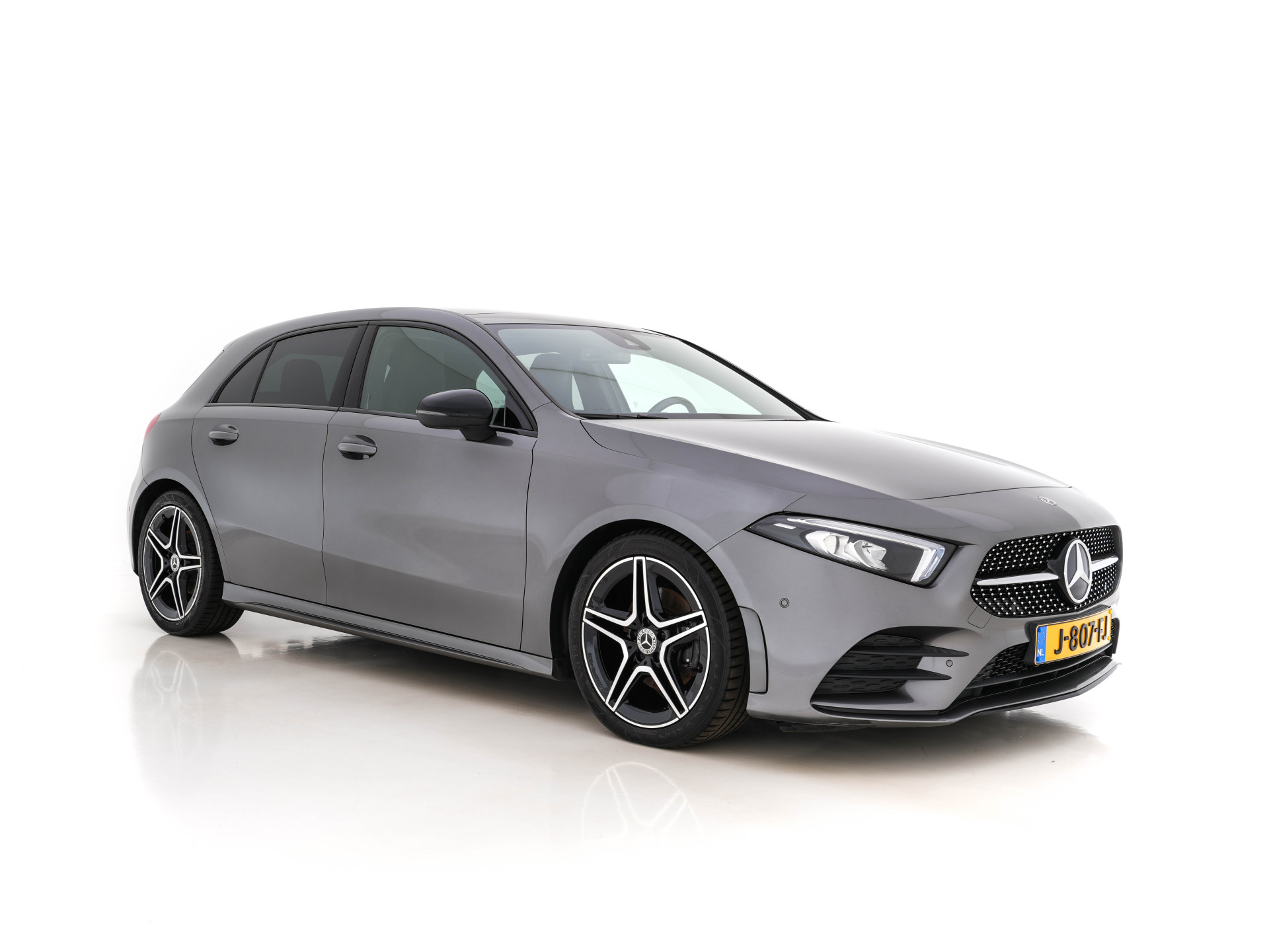 Mercedes-Benz A-Klasse 180 Business Solution AMG-Sport-Pack *PANO | WIDE-SCREEN-COCKPIT | FULL-LED | LEATHER-MICROFIBRE | CAMERA | ECC | PDC | CRUISE | SPORT-SEATS | 18"ALU*