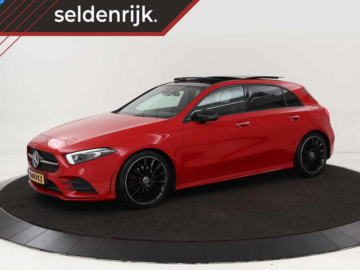 Mercedes-Benz A-Klasse 200 AMG Night | Panoramadak | Stoelverwarming | Carplay | Camera | Keyless | Memory | Sfeerverlichting | Widescreen | Leder/Alcantara | Navigatie | Park Assist