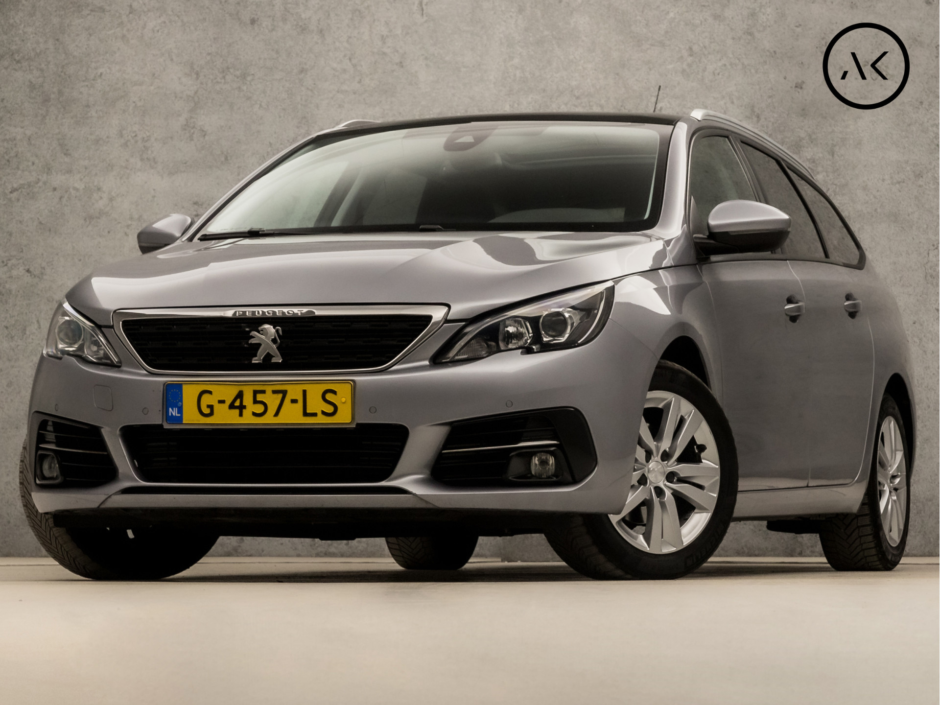 Peugeot 308 SW 1.2 PureTech Sport (PANORAMADAK, APPLE CARPLAY, GROOT NAVI, PARKEERSENSOREN, SPORTSTOELEN, GETINT GLAS, CRUISE, NIEUWE APK, NIEUWSTAAT)