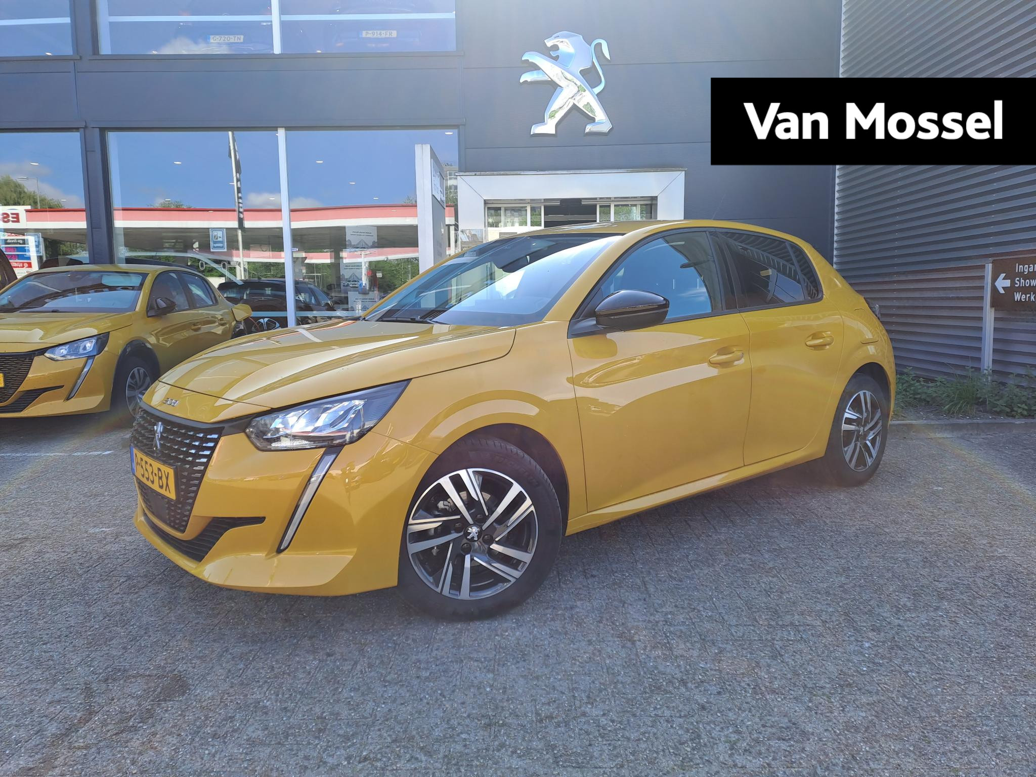 Peugeot 208 1.2 PureTech Allure Pack | Apple Carplay/Android Auto | Parkeersensoren | 16" Lichtmetalen velgen