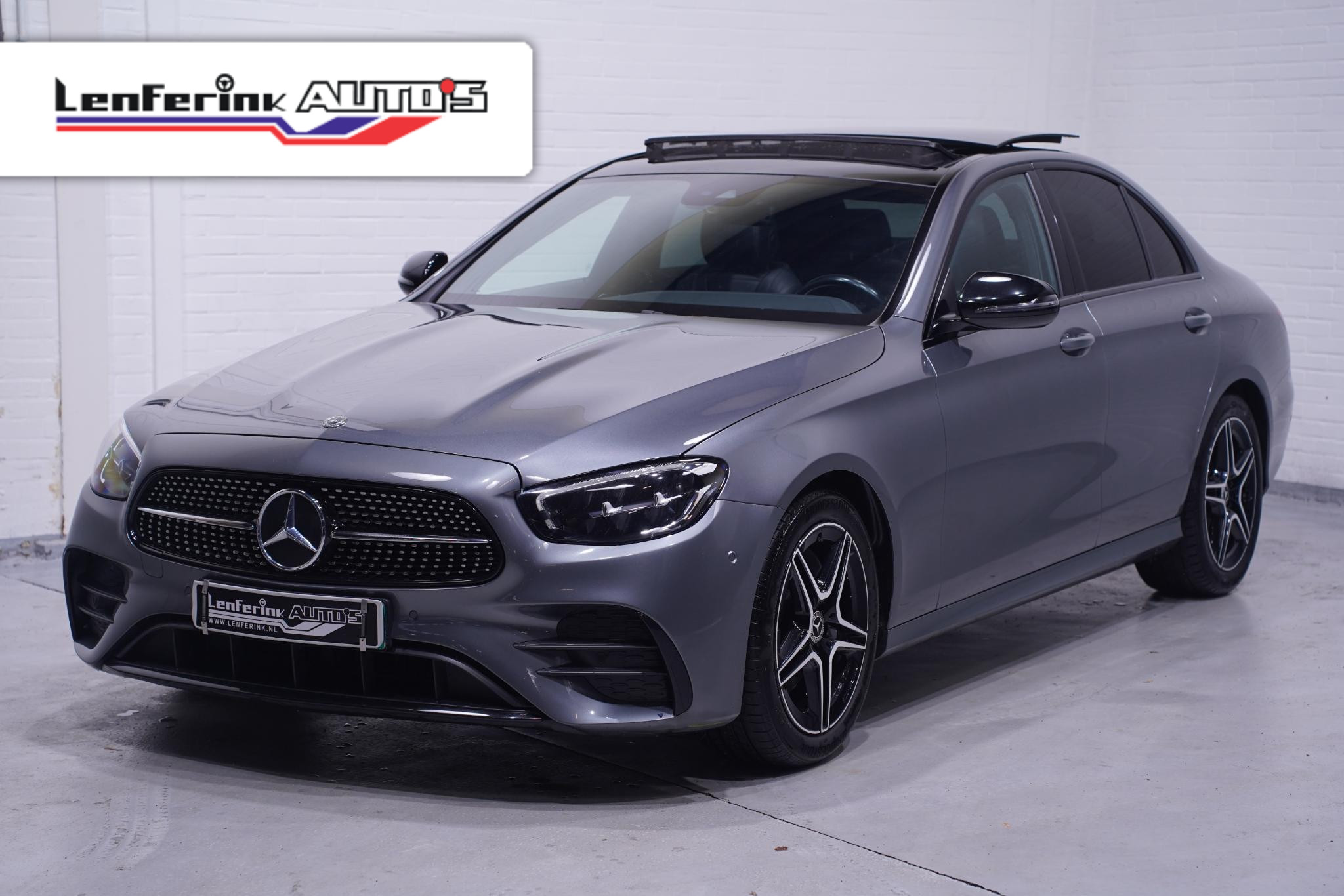 Mercedes-Benz E-Klasse 200 Business Solution AMG Facelift Panodak Privateglas Sportstoelen 360-Camera Nappa-leder 1e Eig. NAP Apple carplay Electrische stoelbediening met stoelverwarming