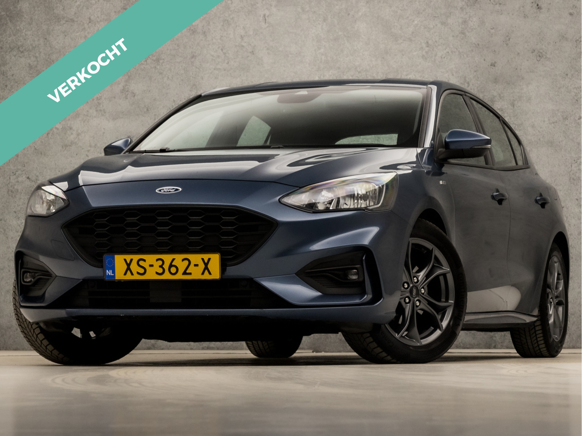 Ford Focus 1.0 EcoBoost ST Line (APPLE CARPLAY, GROOT NAVI, STUUR/STOELVERWARMING, SPORTSTOELEN, PARKEERSENSOREN, CLIMATE, NIEUWE APK, LM VELGEN, CRUISE, NIEUWSTAAT)