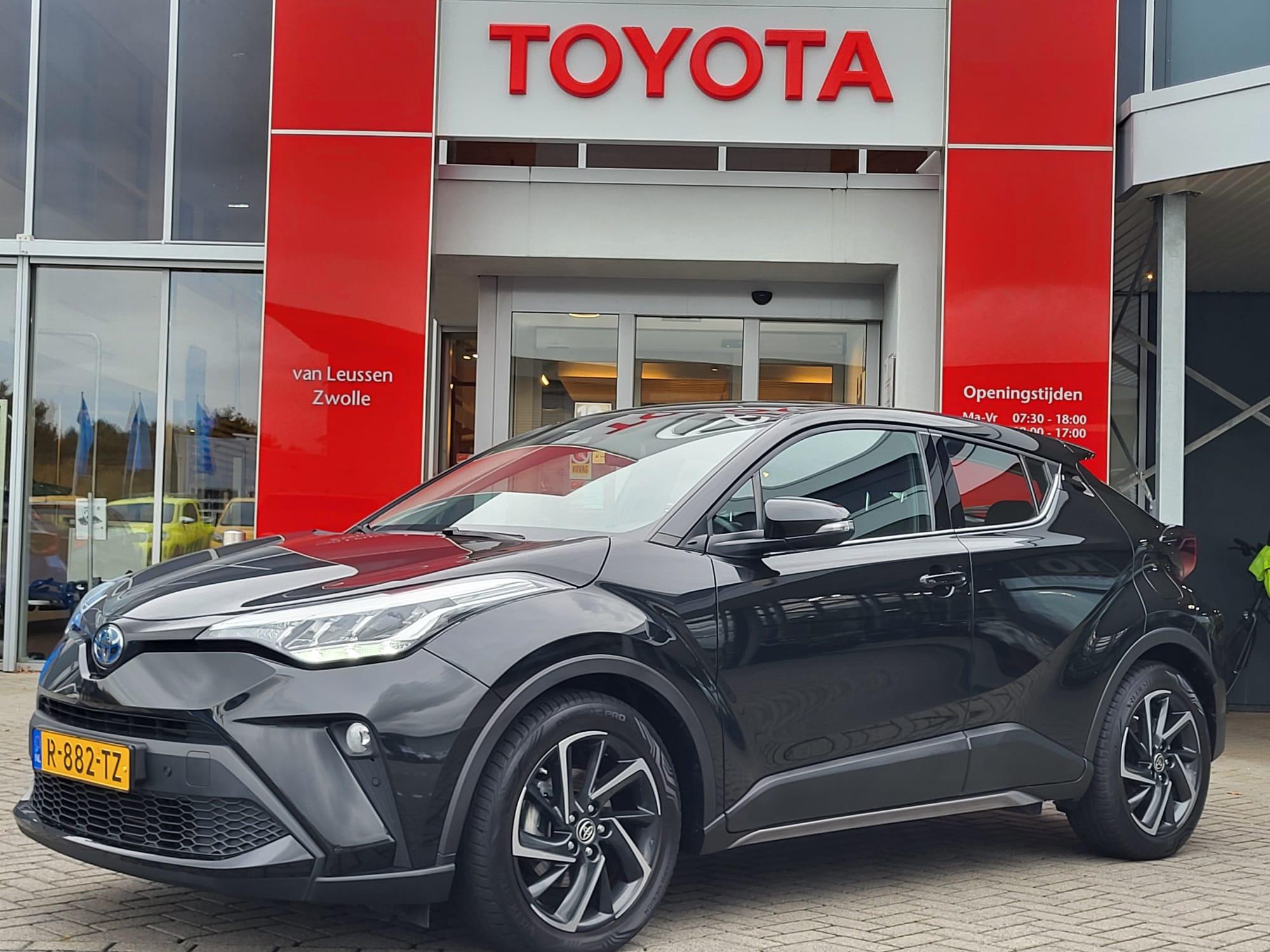 Toyota C-HR 2.0 HYBRID 184PK DYNAMIC KEYLESS 18"LMV 4S-BANDEN PARK-SENSOREN CAMERA APPLE/ANDROID NAVI NL-AUTO