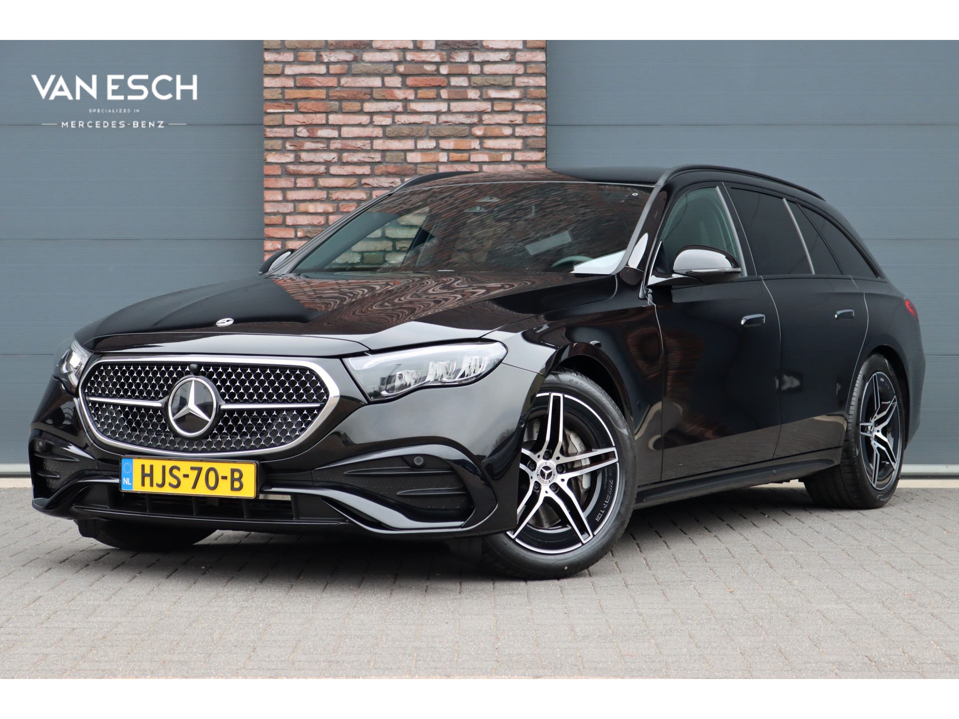 Mercedes-Benz E-Klasse Estate 200 AMG Line Aut9 | Distronic Pro | Trekhaak | Verwarmd Stuurwiel | Camera | Keyless Go | High Perf. LED | Zitcomfortpakket | Nightpakket |