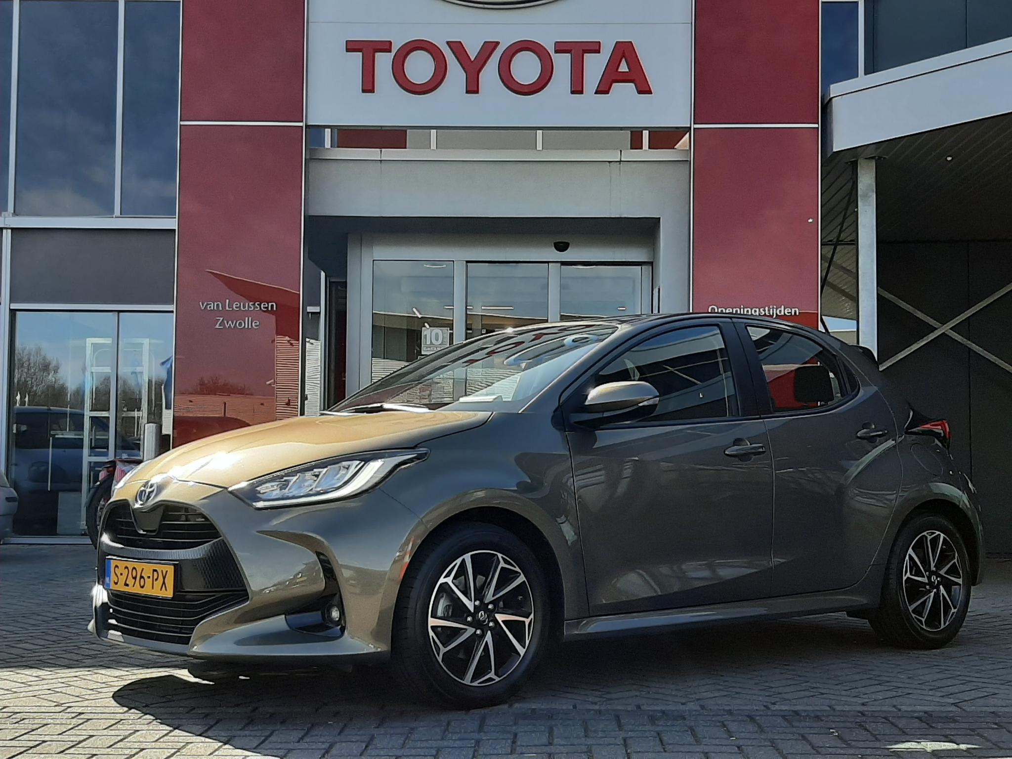 Toyota Yaris 1.5 HYBRID DYNAMIC 16"LM-VELGEN CAMERA AD-CRUISE LED-PAKKET APPLE/ANDROID NL-AUTO