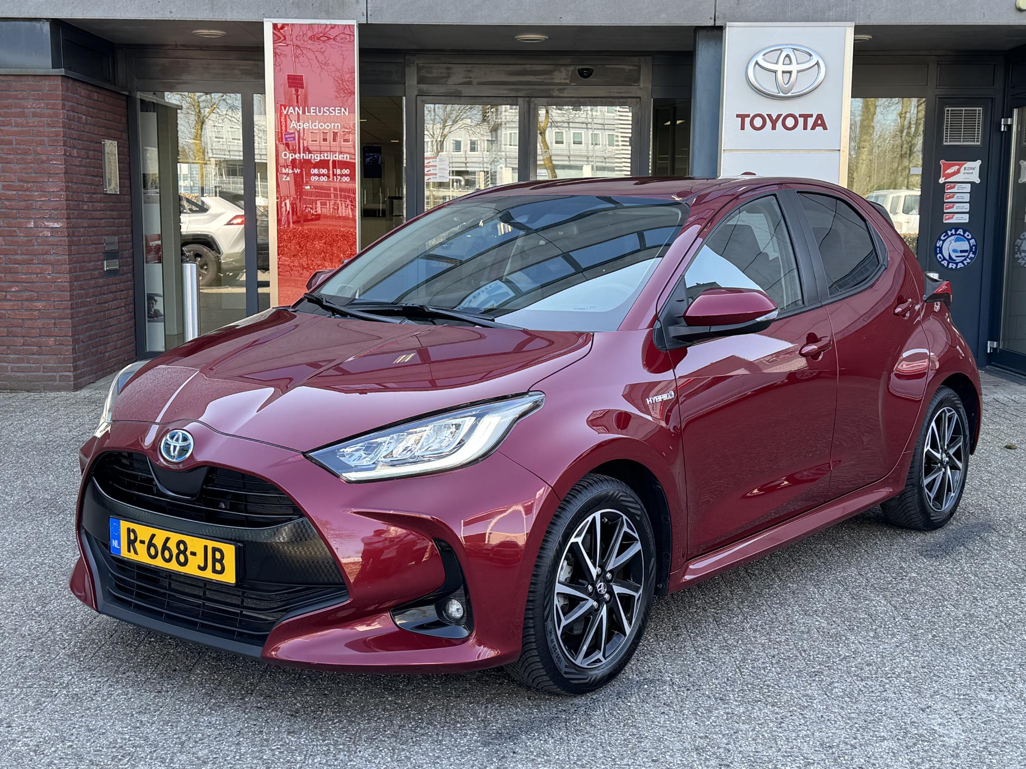 Toyota Yaris 1.5 HYBRID DYNAMIC STOELVERW 4S-BANDEN APPLE/ANDROID 16'' LM-VELGEN BLUETOOTH LED CAMERA AD-CRUISE