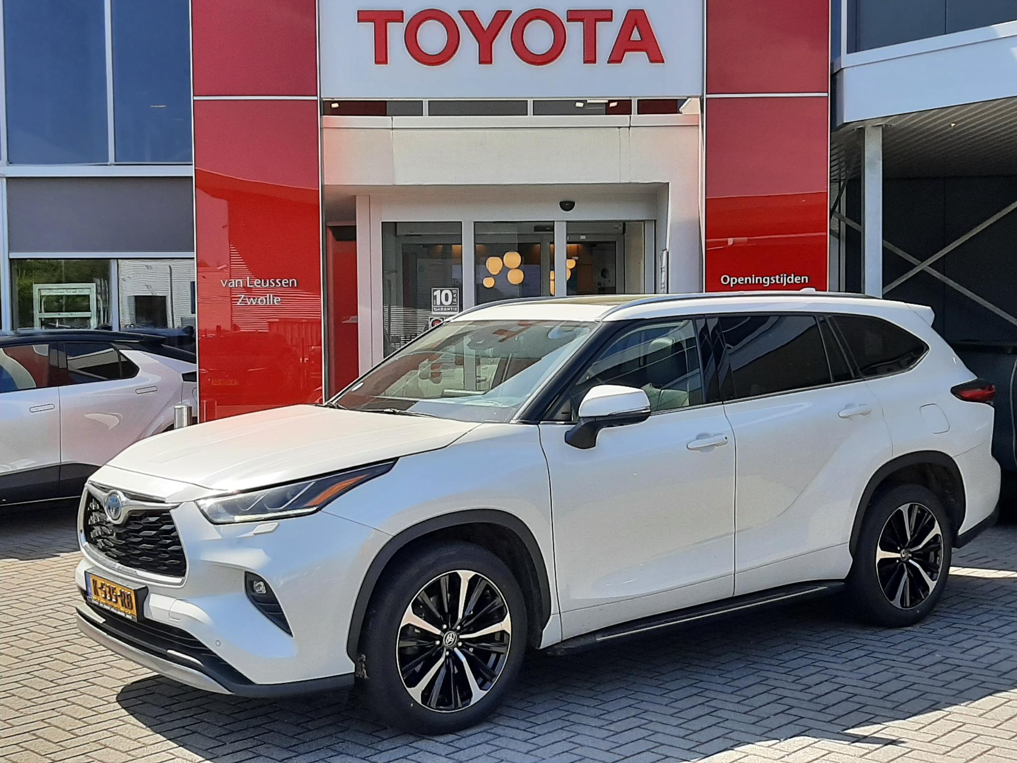 Toyota Highlander 2.5 AWD HYBRID PREMIUM 7-PERSOONS 20"LMV PANODAK 360GR-CAM STUURVERW. LEDER STOELVERW/KOELING BLINDSPOT