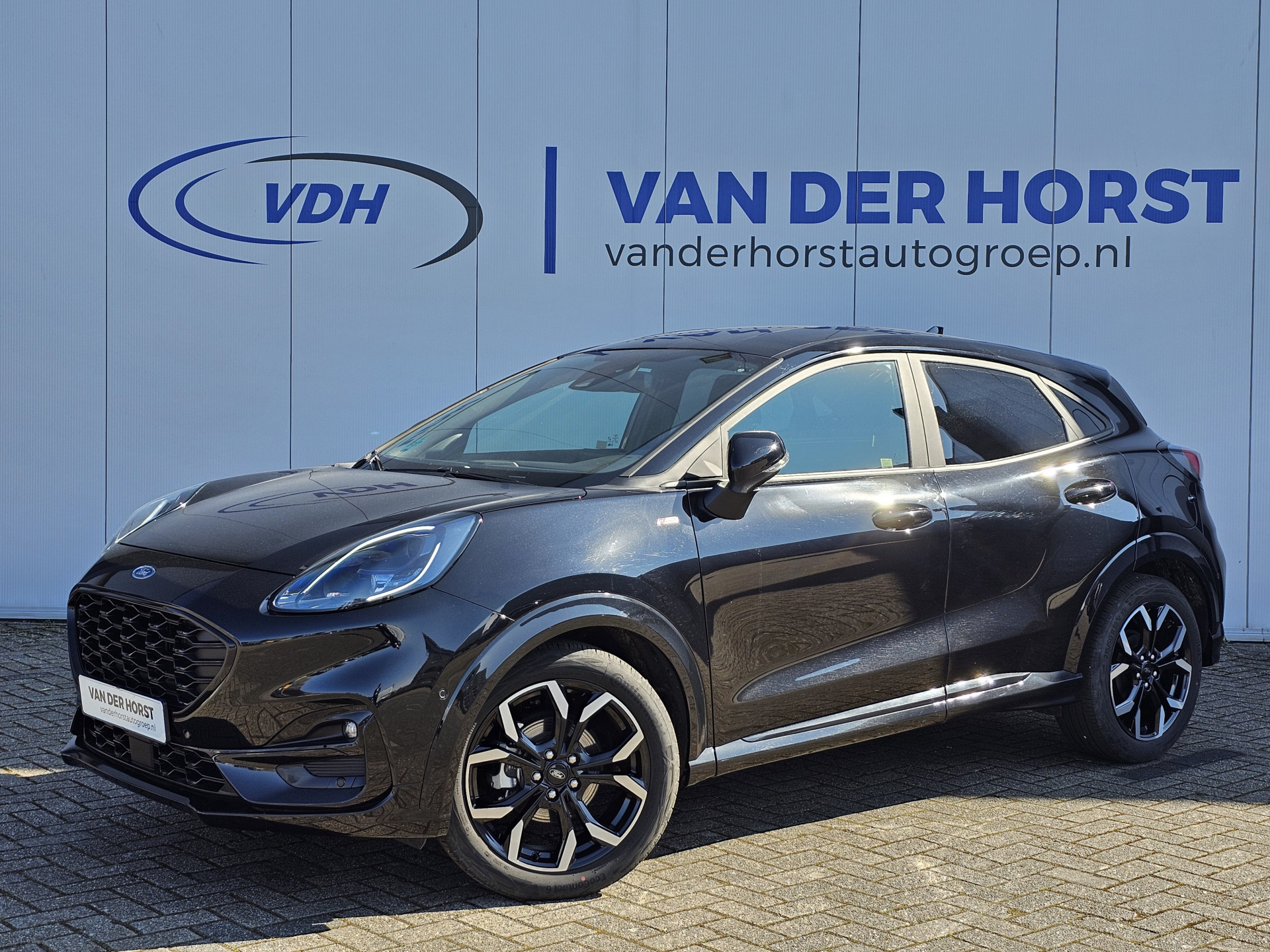 Ford Puma 1.0-125pk EcoBoost Hybrid ST-Line X. April 2024 ! Slechts 9.800km ! Autm. airco, navigatie, telefoonvoorb., camera, pdc v+a, parkeerassistent, LED verl., metallic lak, LM wielen, stoel-, stuur- en voorraamverw., lane- en sideassist, adapt. cruise cntrl etc