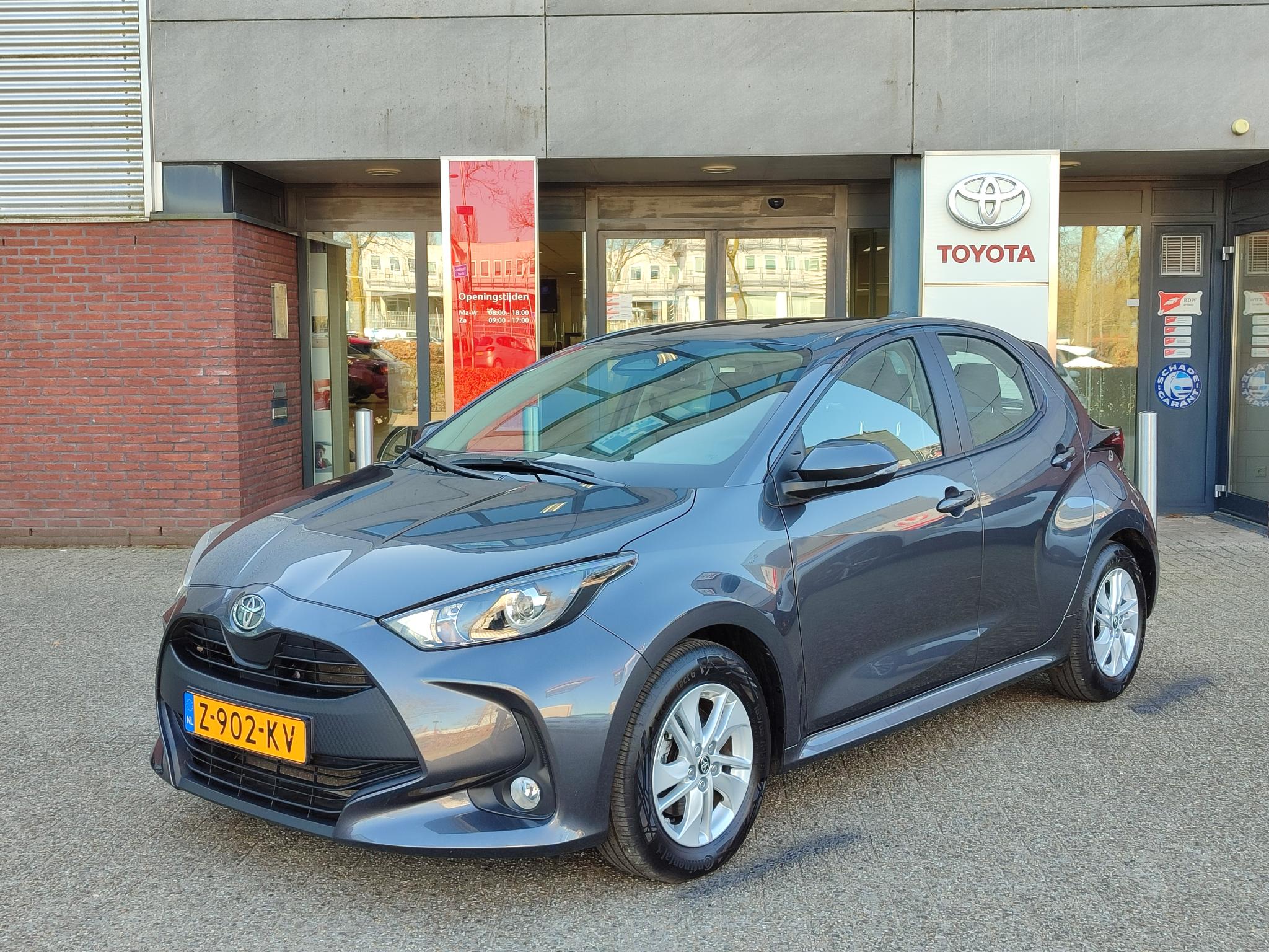 Toyota Yaris 1.5 HYBRID 115 CLIMA APPLE/ANDROID CAMERA BLUETOOTH AD-CRUISE LM-VELGEN NL-AUTO
