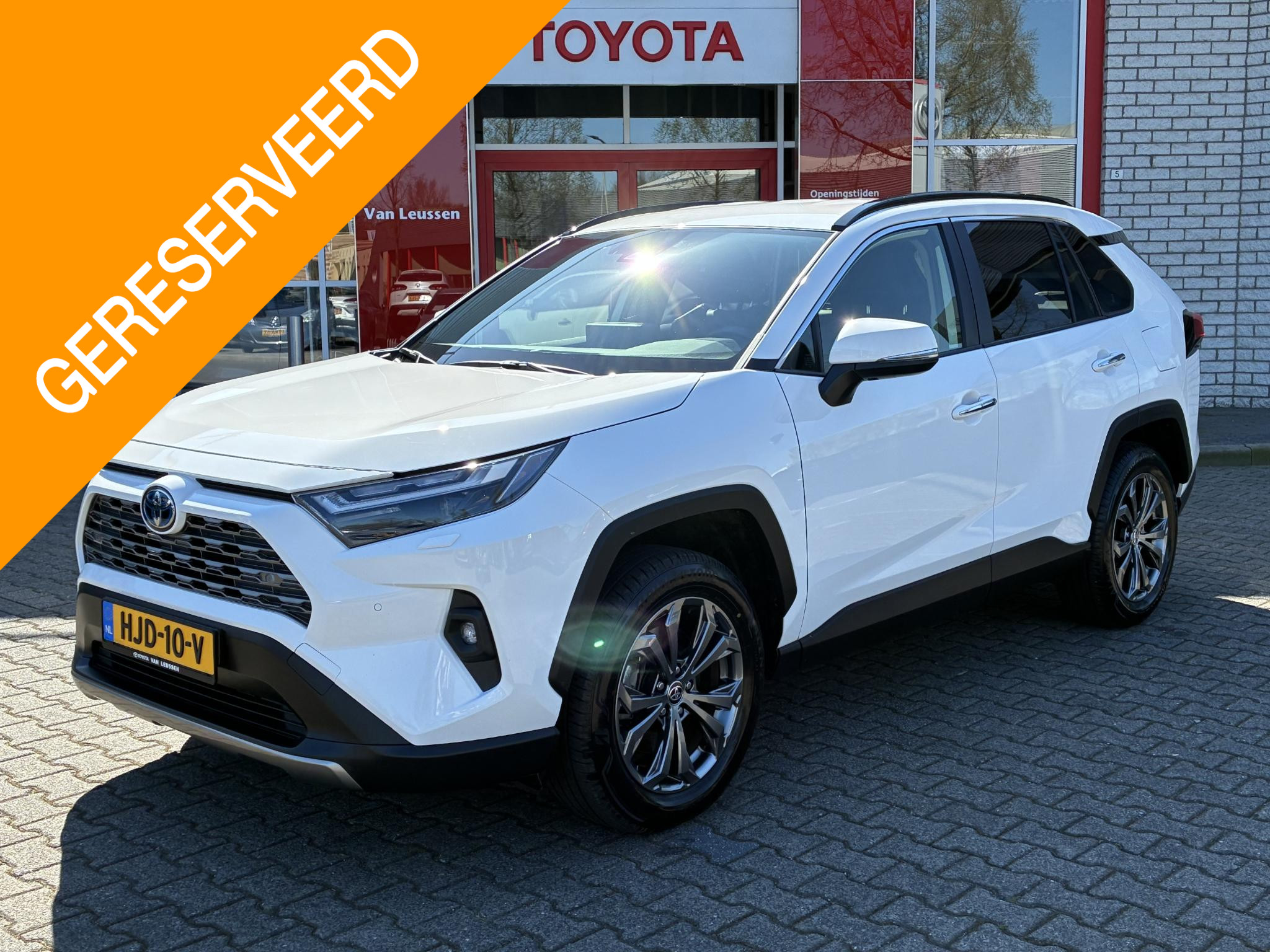 Toyota RAV4 2.5 HYBRID AWD EXECUTIVE TREKHAAK 1650KG-TREKGEW STOEL/STUUR/VOORRUITVERW PARK-SENSOREN LEDER MEMORY BLIND-SPOT 18" LM-VELGEN