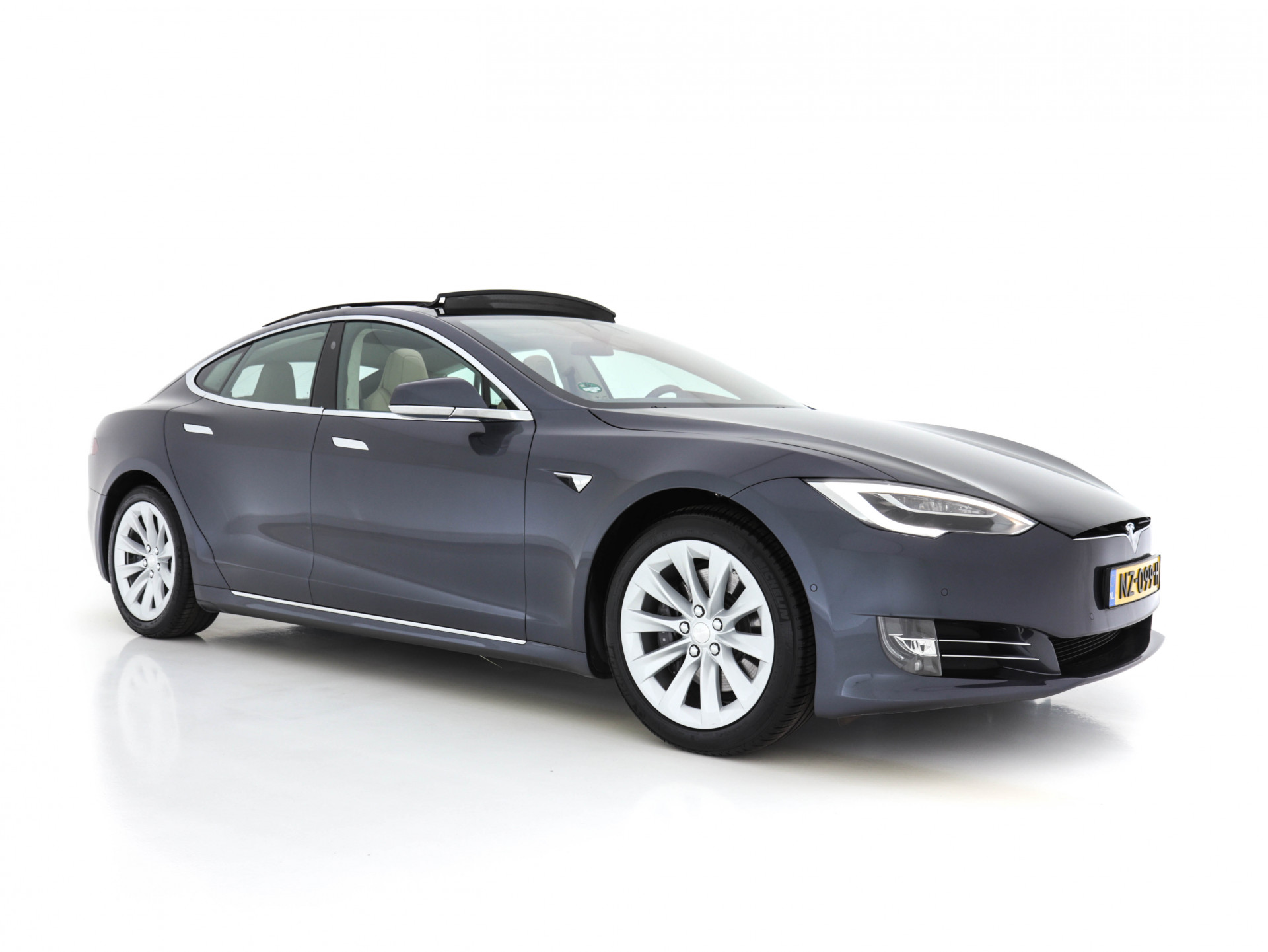 Tesla Model S 235 kw Base Premium-Pack Sound-Studio-Pack [ 3-Fase ] (INCL-BTW) *PANO | NAPPA-FULL-LEATHER |  FULL-LED | NAVI-FULLMAP | SURROUND-VIEW | KEYLESS |  AUTO-PILOT | LANE-ASSIST | DAB | DIGI-COCKPIT | SPORT-SEATS | 19"ALU*