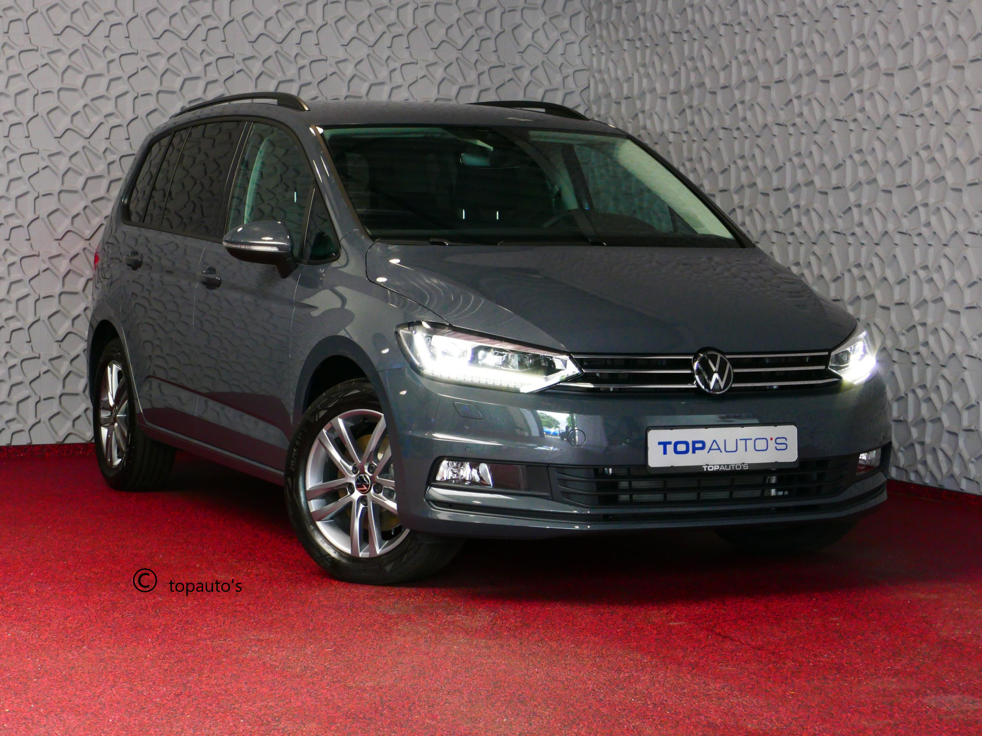 Volkswagen Touran 1.5 TSI 150PK NIEUWE AUTO! 7P CARPLAY NAVI CAMERA LED ELEK.KLEP VIR.COCKPIT DODE.HOEK DET. STOELVERW KEYLESS 7P 7PERS 2024 "Volkswagen rijden begint bij Topautos.nl – 75 topmodellen direct op voorraad!"