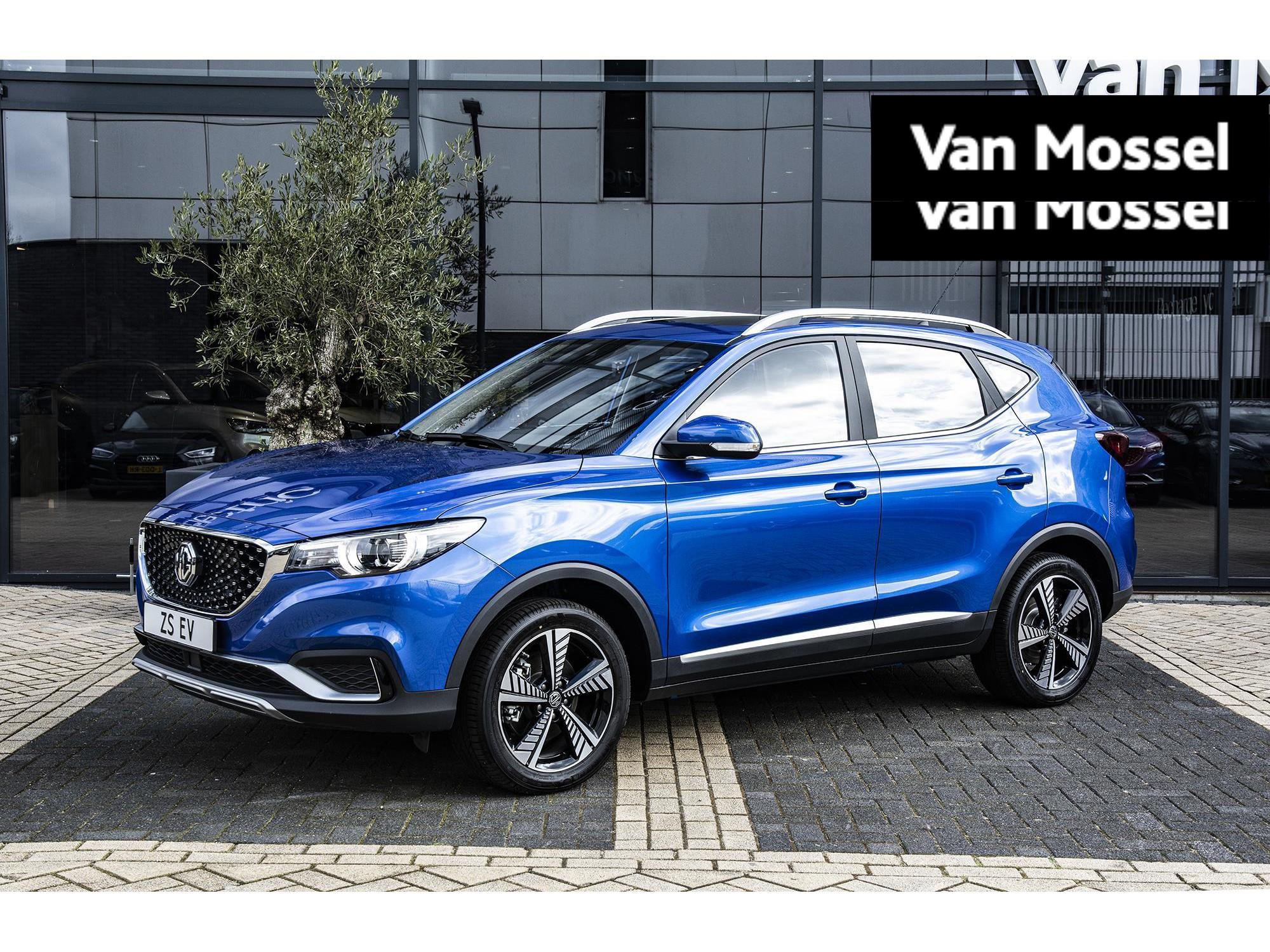 MG ZS-EV Luxury 45 kWh Panoramisch schuifkanteldak | Blind Spot Detection | Verwarmbare voorstoelen | Elektrische achterklep