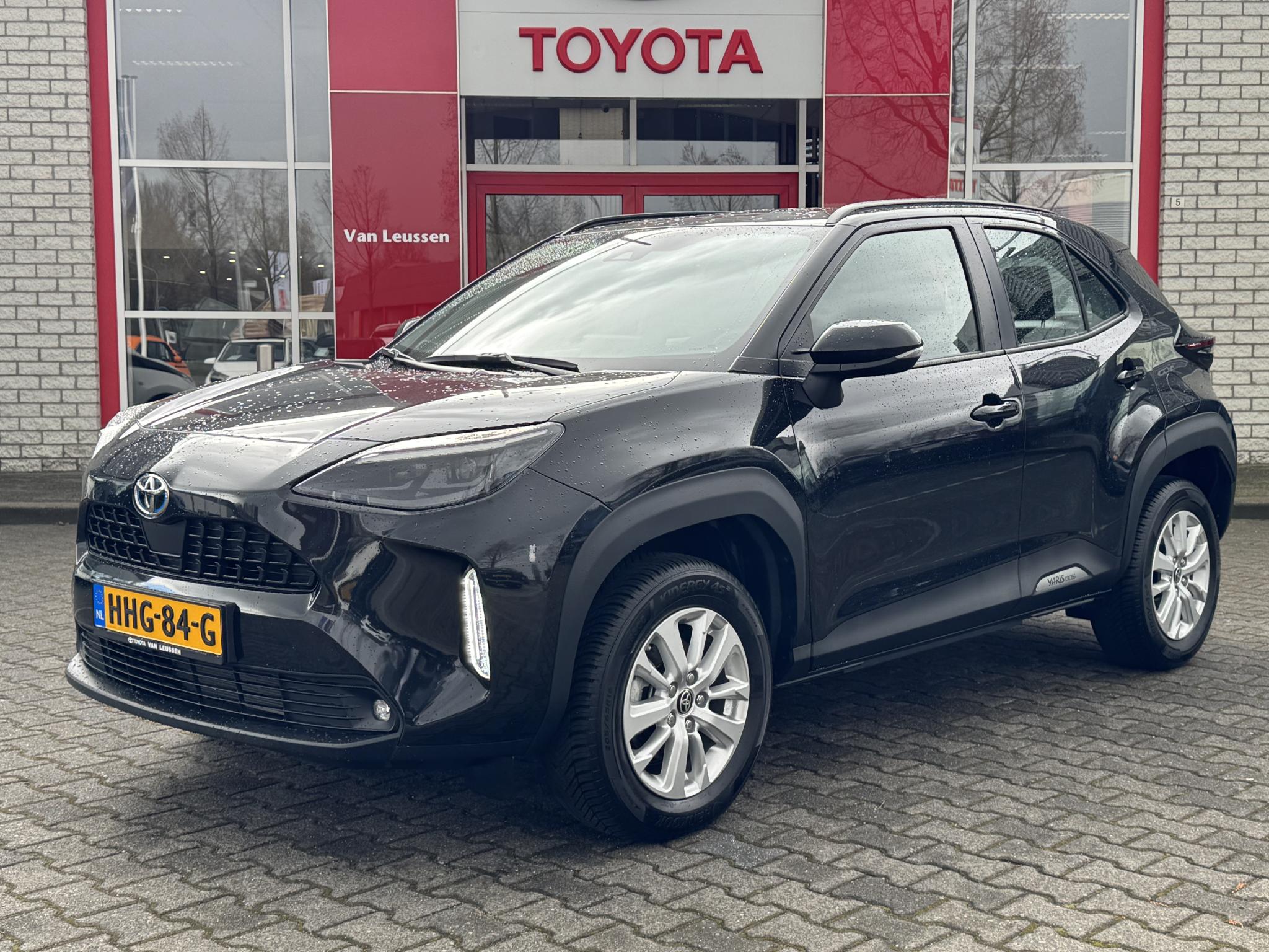 Toyota Yaris Cross 1.5 HYBRID DYNAMIC NAVI HEAD-UP STOEL/STUURVERW APPLE/ANDROID EL-ACHTERKLEP KEYLESS ALL SEASON