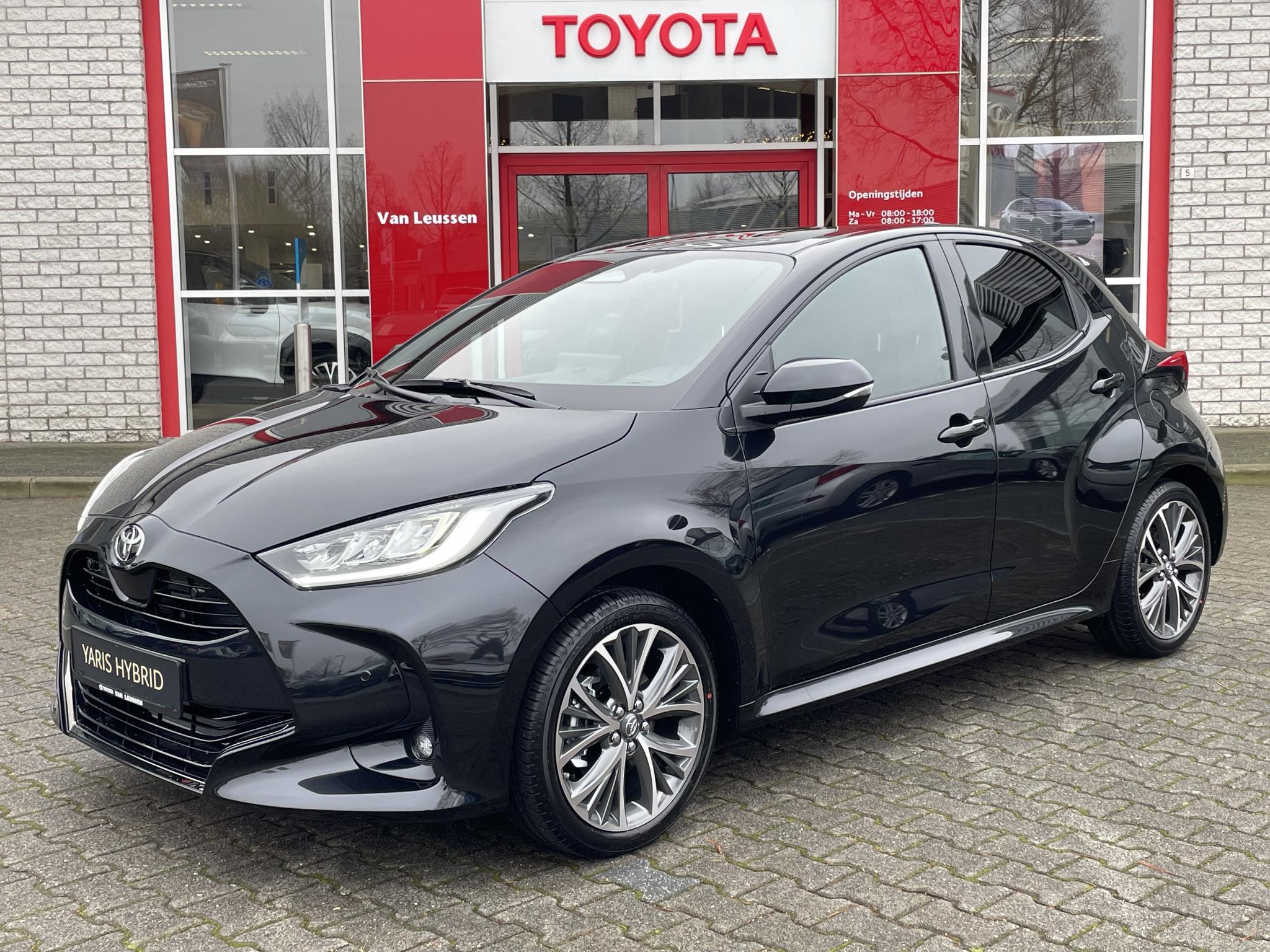Toyota Yaris 1.5 HYBRID 130 EXECUTIVE NIEUW & DIRECT LEVERBAAR!!! STOELVERW BLIND-SPOT PARK-SENSOREN NAVI CLIMA AD-CRUISE NL-AUTO