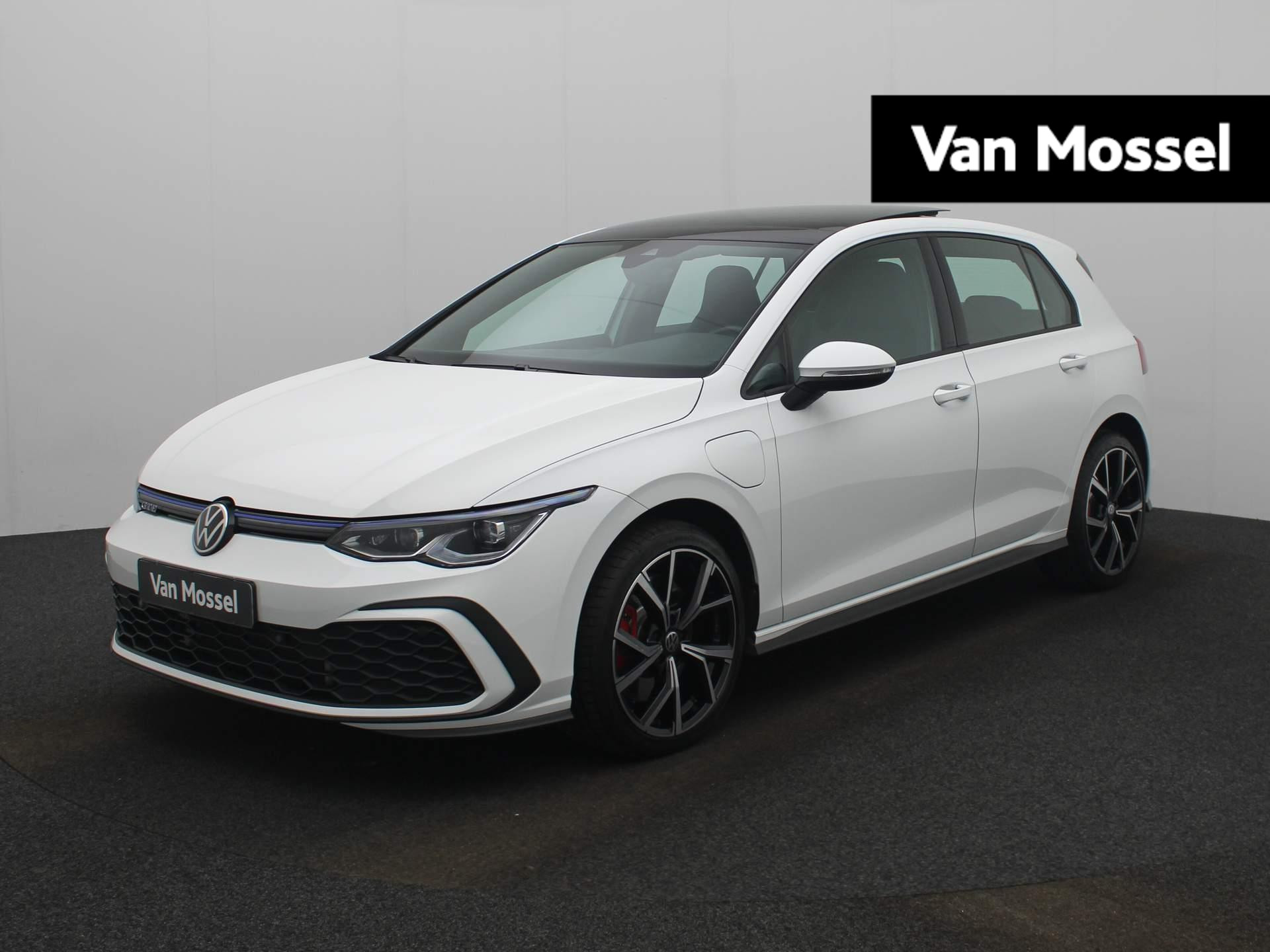 Volkswagen Golf 1.4 eHybrid 245 PK GTE | Panoramadak | IQ Light | Stuur + Stoelverwarming | Sfeerverlichting | Navigatie | Getinte ruiten |