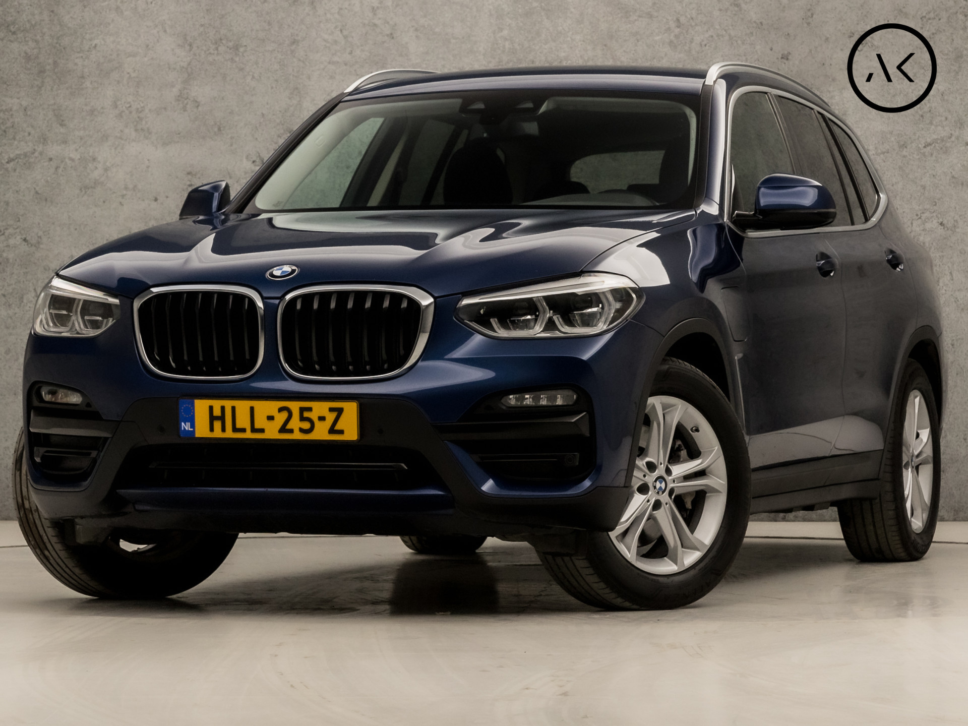 BMW X3 xDrive30e Sportline 293Pk Automaat (GROOT NAVI, M STUUR, DEALER ONDERHOUDEN, SFEERVERLICHTING, STUURWIEL VERWARMD, SPORTSTOELEN, GETINT GLAS, CRUISE, NIEUWE APK, NIEUWSTAAT)