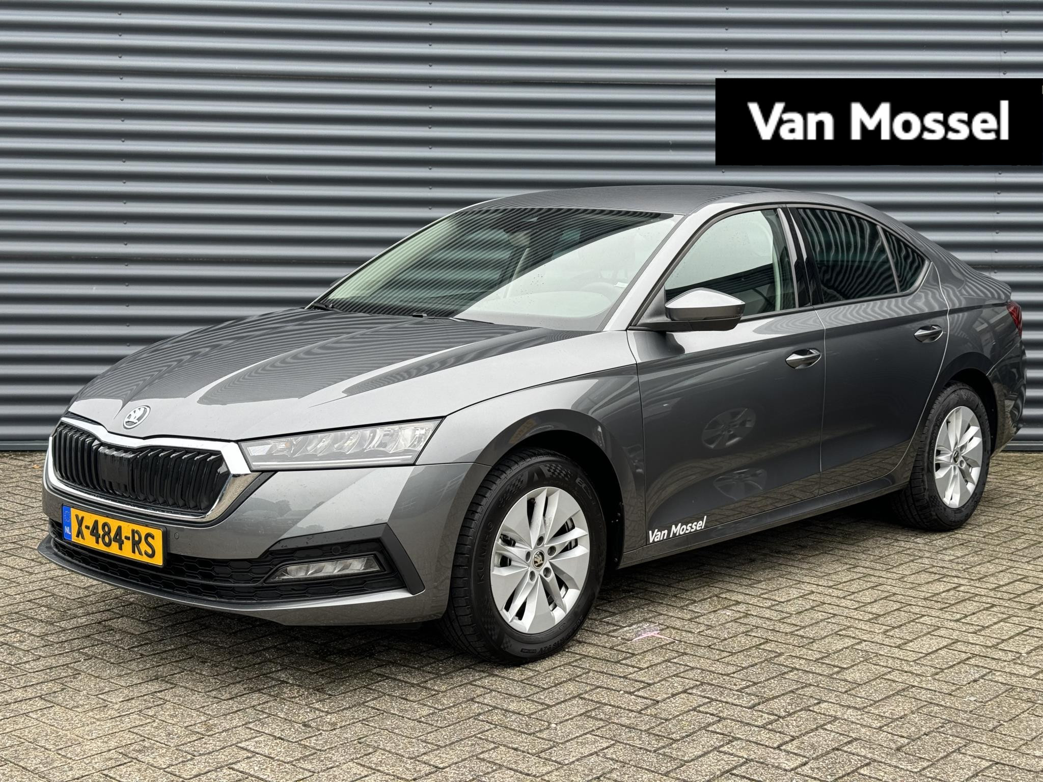 Škoda Octavia 1.0 TSI Business Edition 110 PK | LED Koplampen | Navigatie | Climate Control | Elektrische achterklep | Privacy Glass | Keyless-Entry | Stoelverwarming | Cruise Control | Parkeersensoren | Apple Carplay/Android Auto | Lichtmetalen velgen |